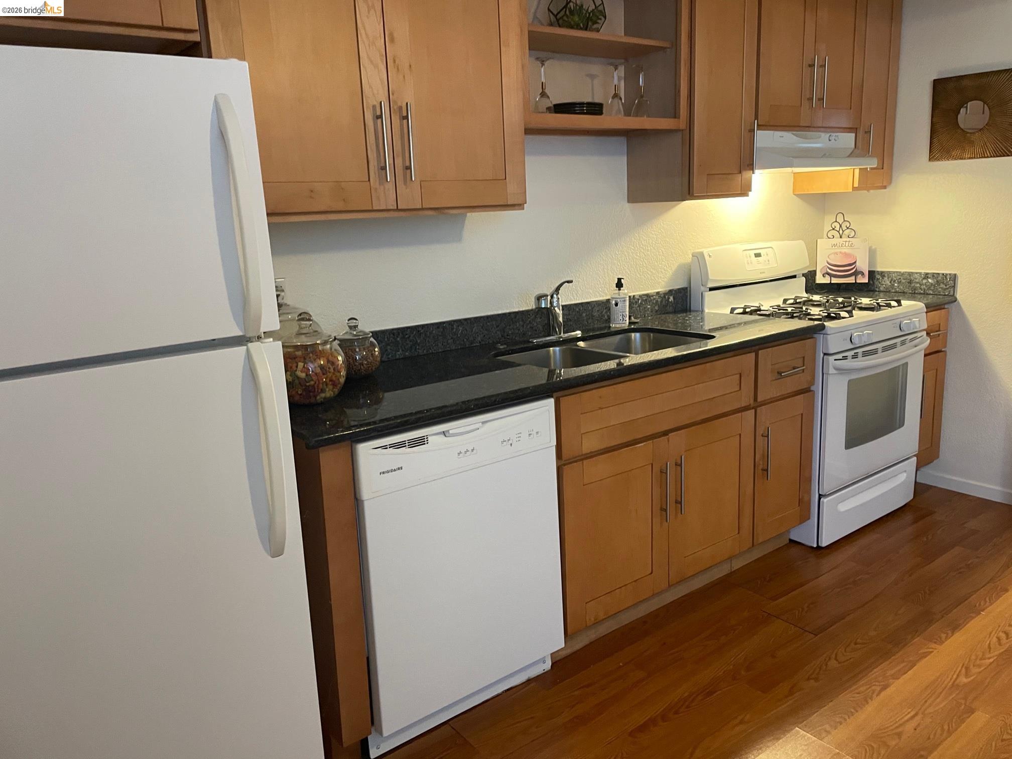 Detail Gallery Image 4 of 13 For 5231 Martin Luther King Jr Way #3,  Oakland,  CA 94609 - 2 Beds | 1 Baths