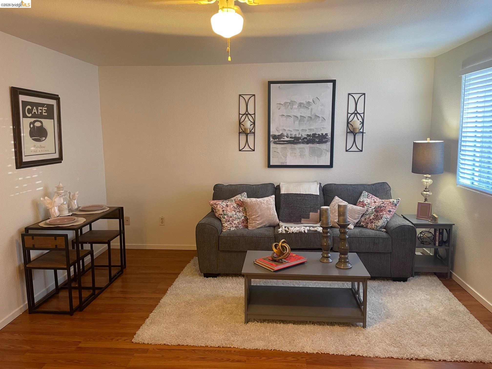 Detail Gallery Image 7 of 13 For 5231 Martin Luther King Jr Way #3,  Oakland,  CA 94609 - 2 Beds | 1 Baths