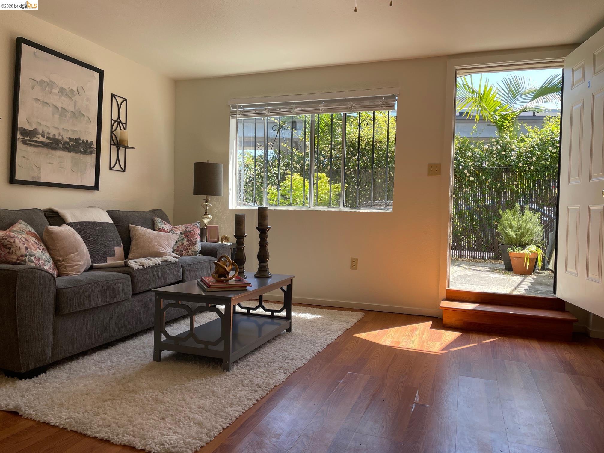 Detail Gallery Image 8 of 13 For 5231 Martin Luther King Jr Way #3,  Oakland,  CA 94609 - 2 Beds | 1 Baths