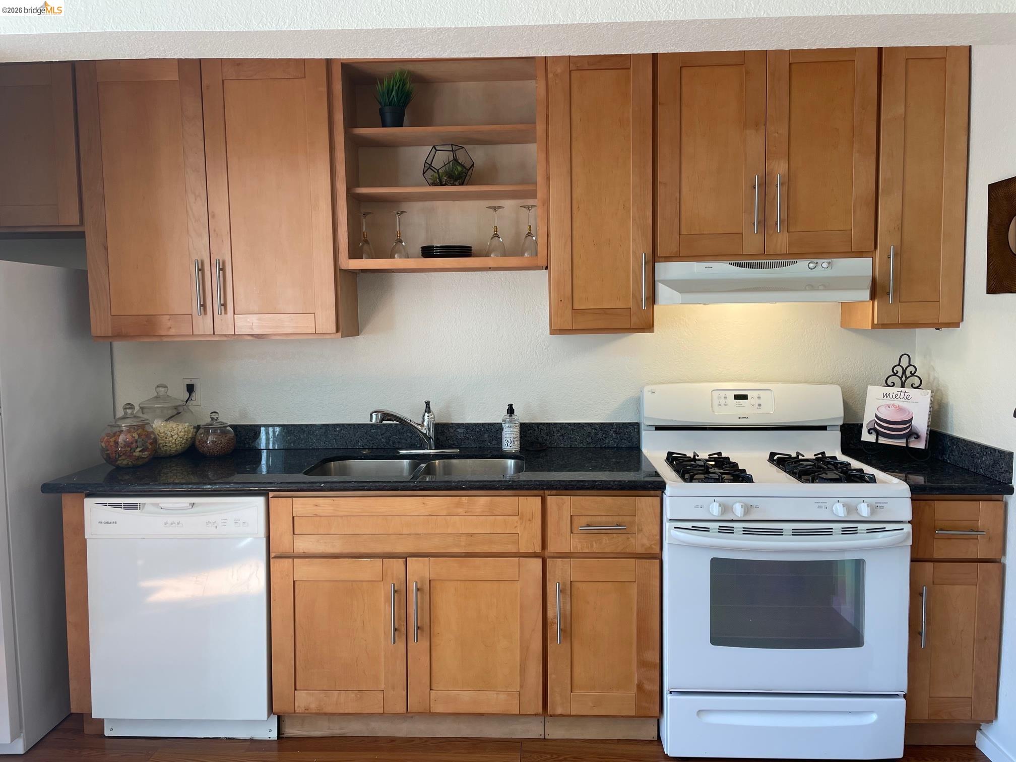 Detail Gallery Image 9 of 13 For 5231 Martin Luther King Jr Way #3,  Oakland,  CA 94609 - 2 Beds | 1 Baths