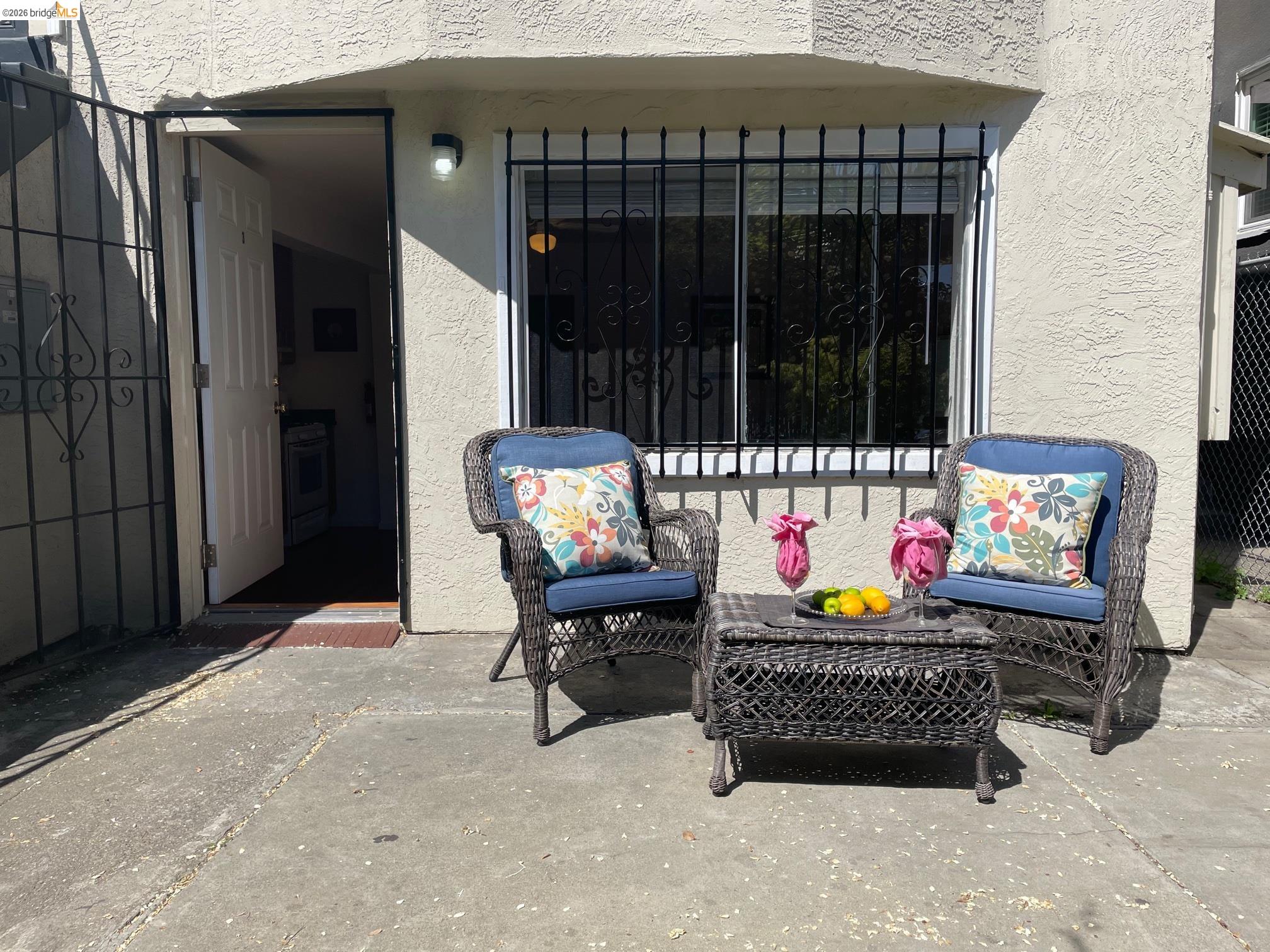 Detail Gallery Image 10 of 13 For 5231 Martin Luther King Jr Way #3,  Oakland,  CA 94609 - 2 Beds | 1 Baths