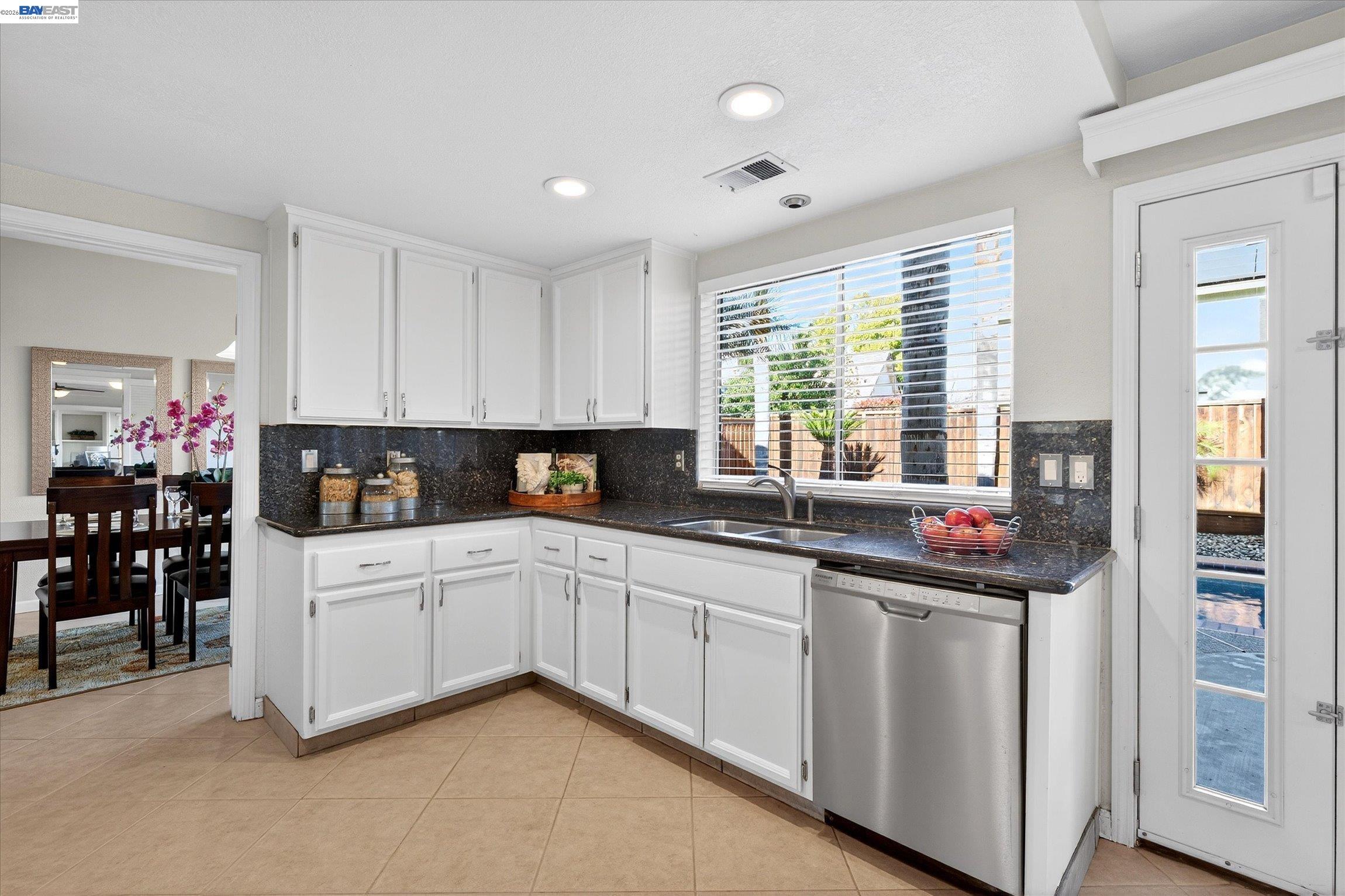 Detail Gallery Image 14 of 40 For 1120 Gatetree Court, Tracy,  CA 95376-9778 - 4 Beds | 2/1 Baths