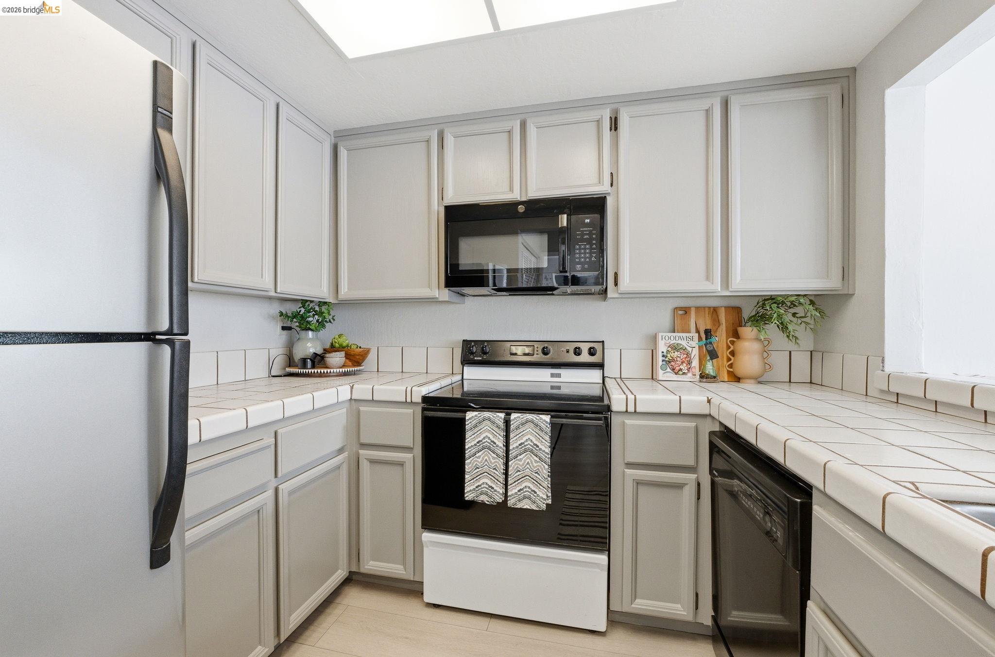 Detail Gallery Image 15 of 30 For 3657 West Ct, Richmond,  CA 94806 - 1 Beds | 1 Baths