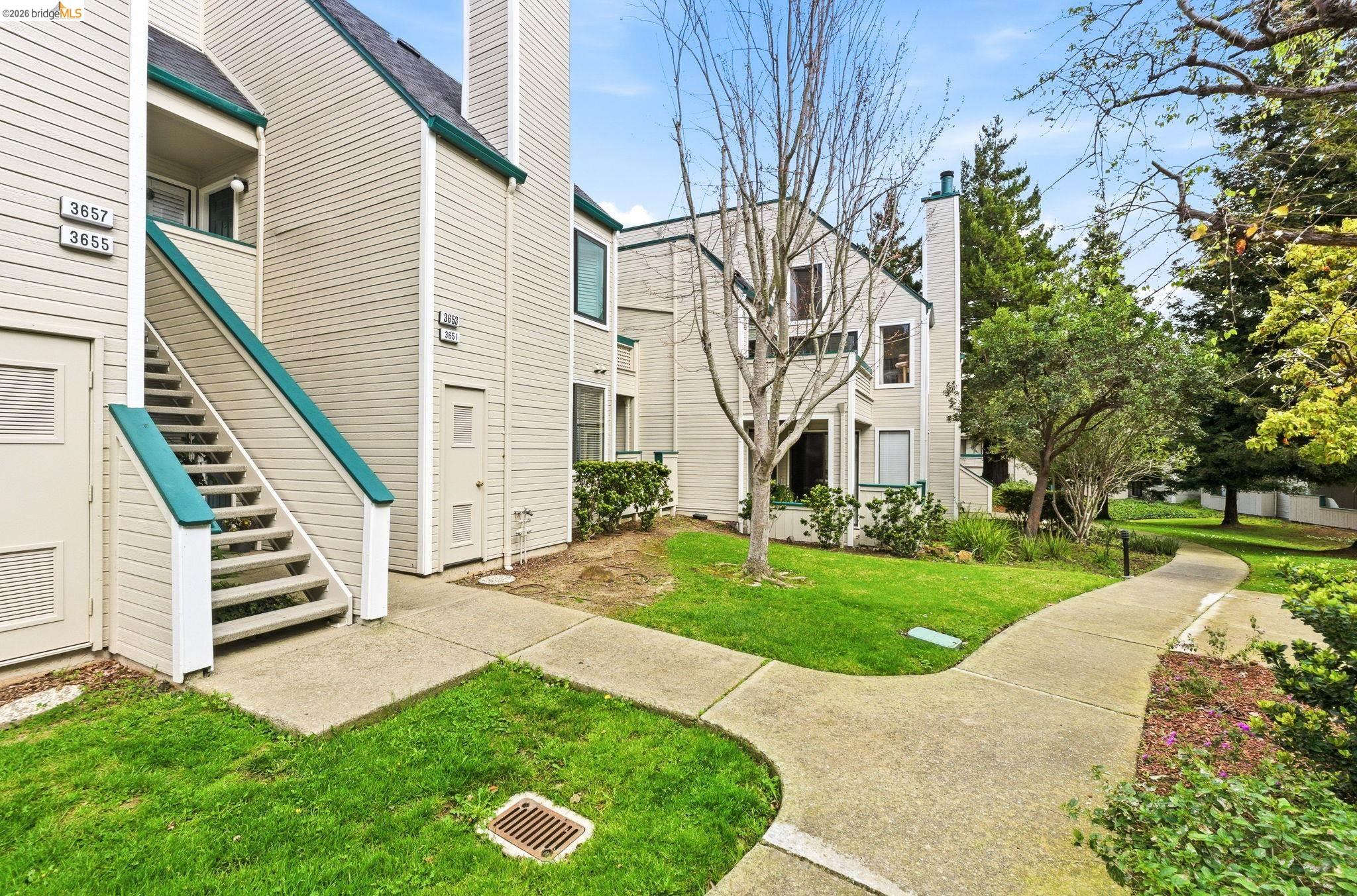 Detail Gallery Image 4 of 30 For 3657 West Ct, Richmond,  CA 94806 - 1 Beds | 1 Baths