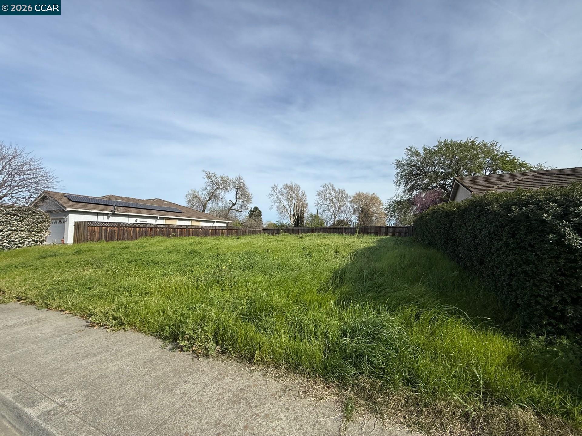 Detail Gallery Image 5 of 8 For 755 Kingman Dr, Vacaville,  CA 95687 - – Beds | – Baths