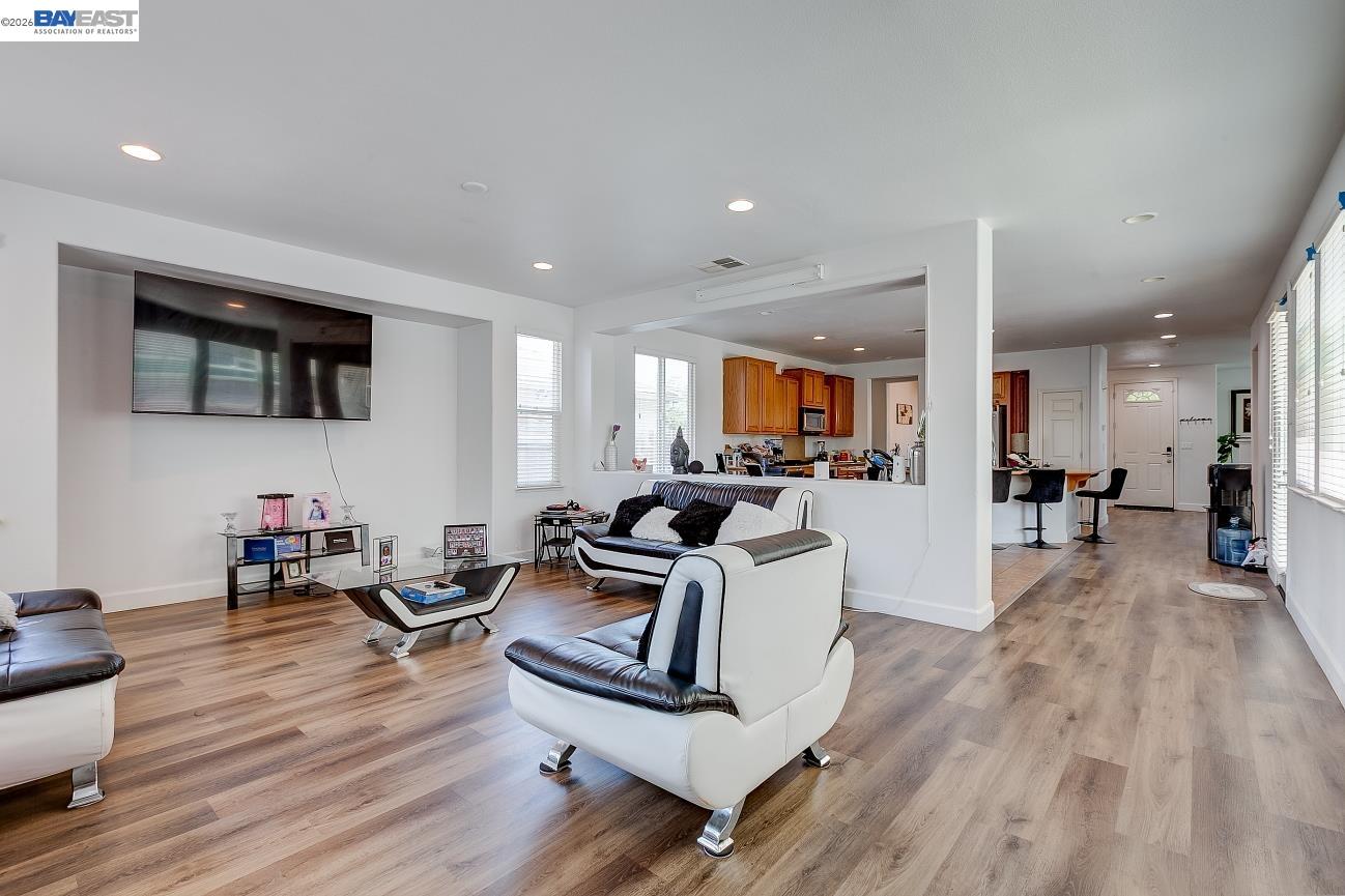 Detail Gallery Image 13 of 60 For 53 Puffin Cir, Oakley,  CA 94561 - 3 Beds | 2/1 Baths