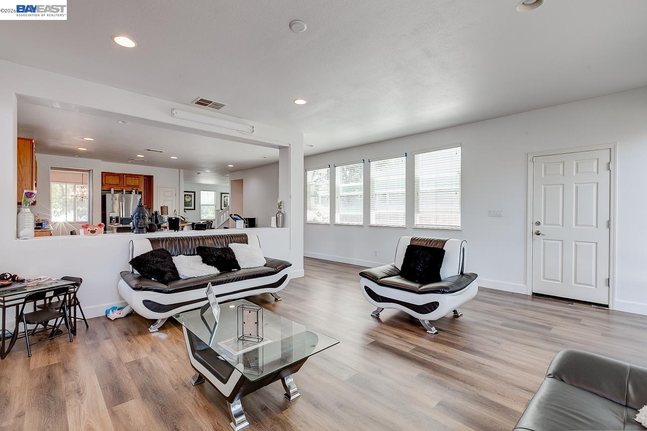 Detail Gallery Image 14 of 60 For 53 Puffin Cir, Oakley,  CA 94561 - 3 Beds | 2/1 Baths