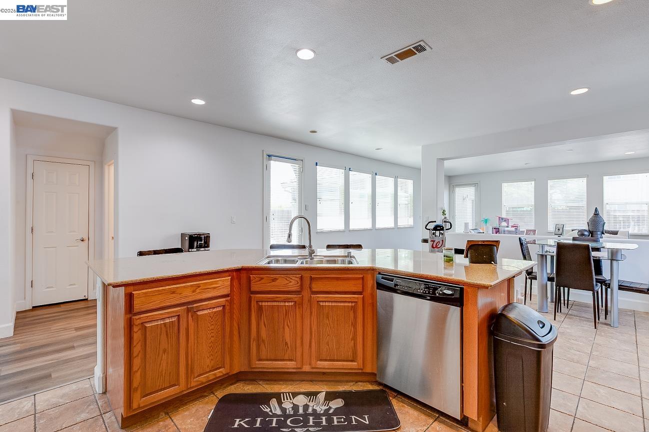 Detail Gallery Image 22 of 60 For 53 Puffin Cir, Oakley,  CA 94561 - 3 Beds | 2/1 Baths