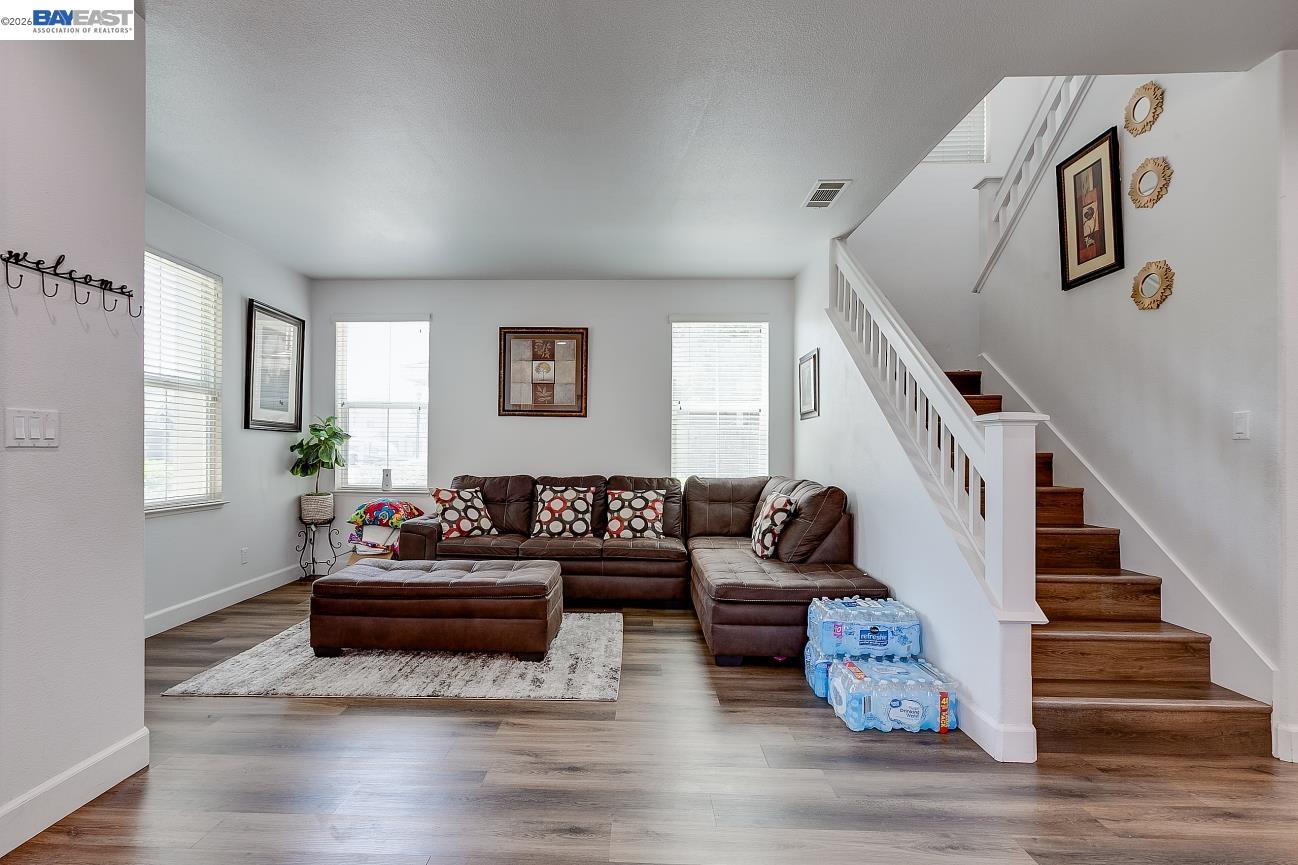 Detail Gallery Image 5 of 60 For 53 Puffin Cir, Oakley,  CA 94561 - 3 Beds | 2/1 Baths