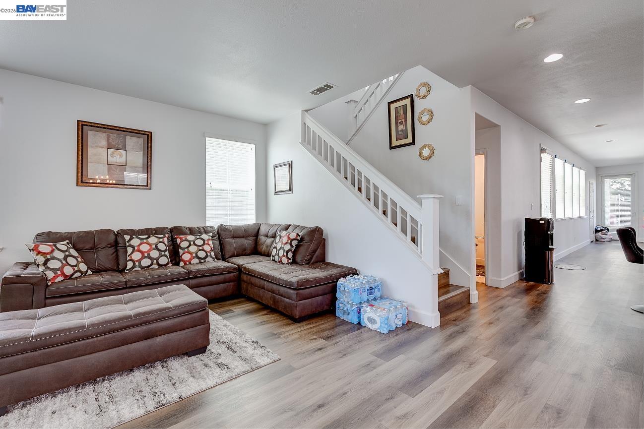 Detail Gallery Image 6 of 60 For 53 Puffin Cir, Oakley,  CA 94561 - 3 Beds | 2/1 Baths