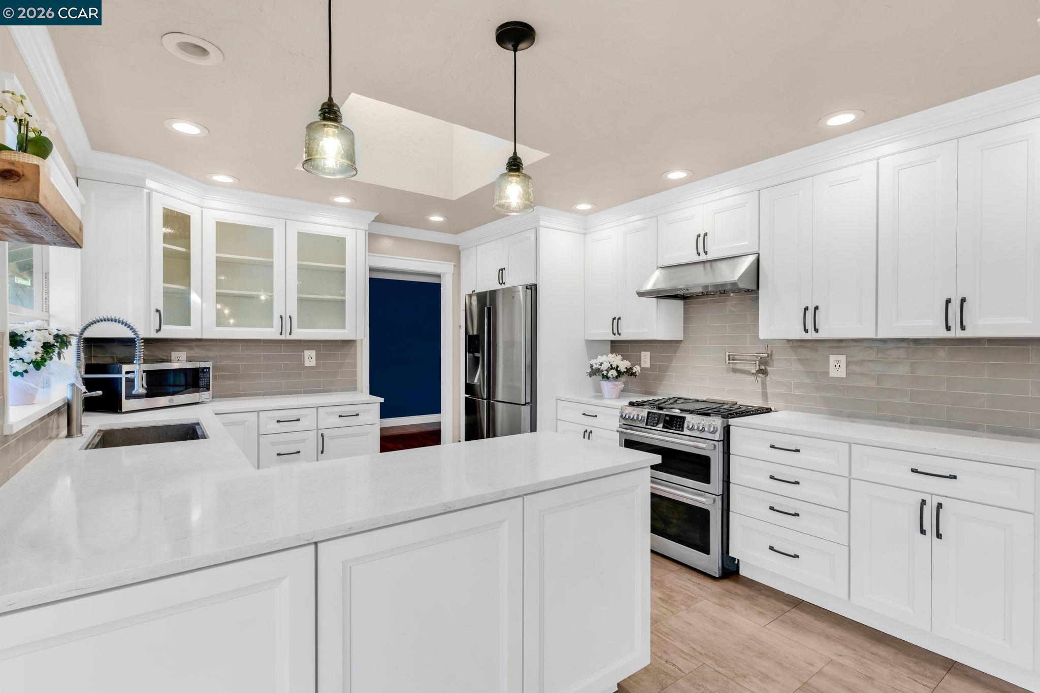 Detail Gallery Image 11 of 43 For 1897 Camino Estrada, Concord,  CA 94521 - 4 Beds | 2/1 Baths