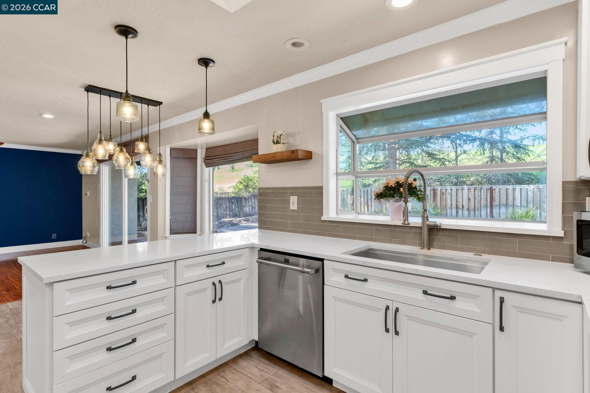 Detail Gallery Image 7 of 43 For 1897 Camino Estrada, Concord,  CA 94521 - 4 Beds | 2/1 Baths