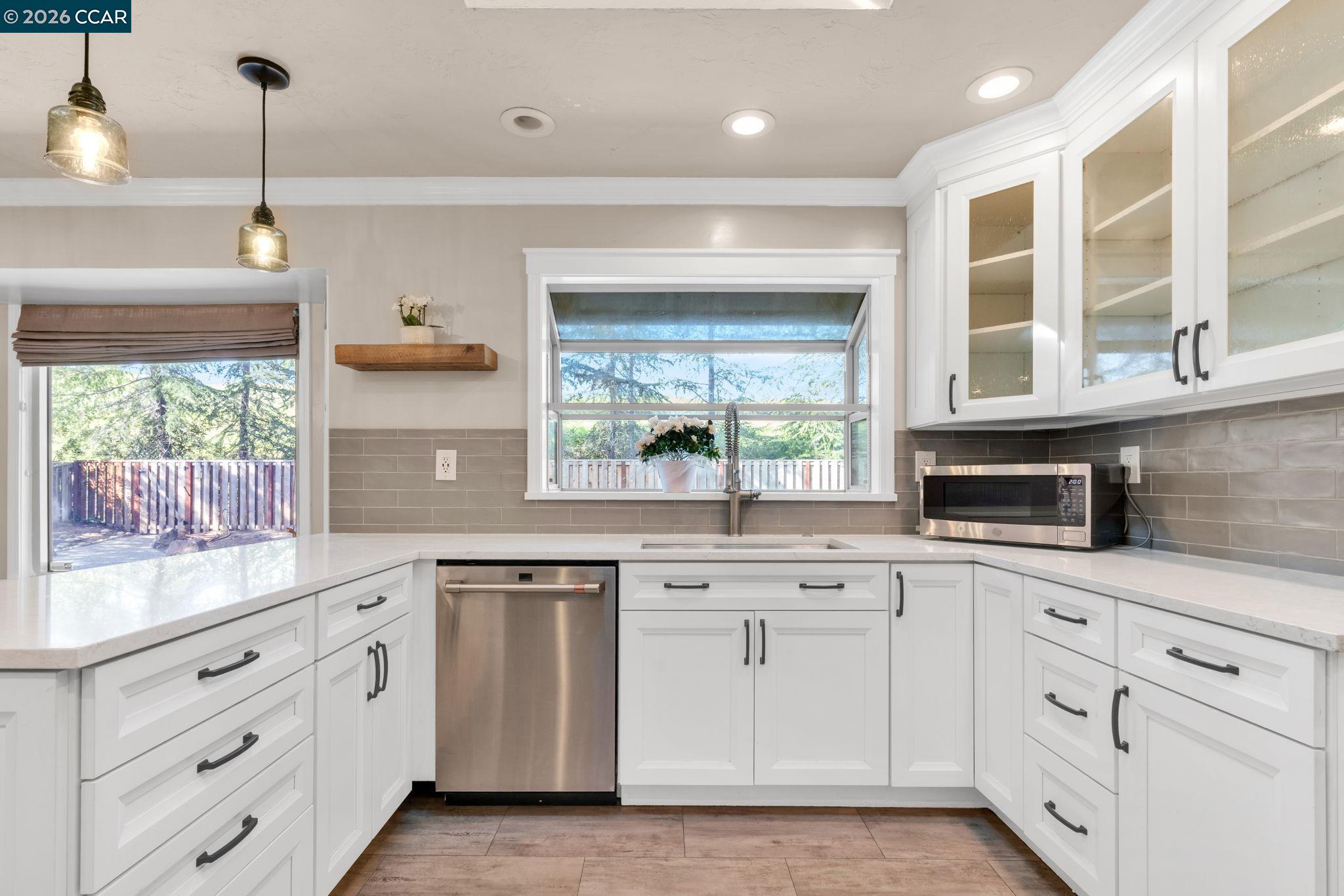 Detail Gallery Image 8 of 43 For 1897 Camino Estrada, Concord,  CA 94521 - 4 Beds | 2/1 Baths