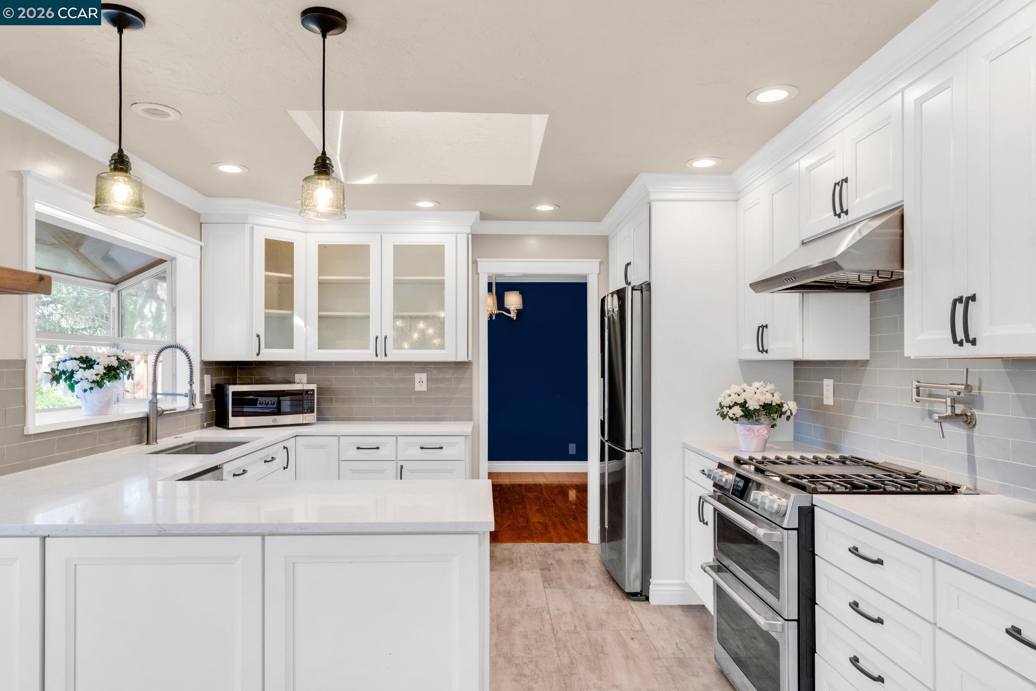 Detail Gallery Image 9 of 43 For 1897 Camino Estrada, Concord,  CA 94521 - 4 Beds | 2/1 Baths