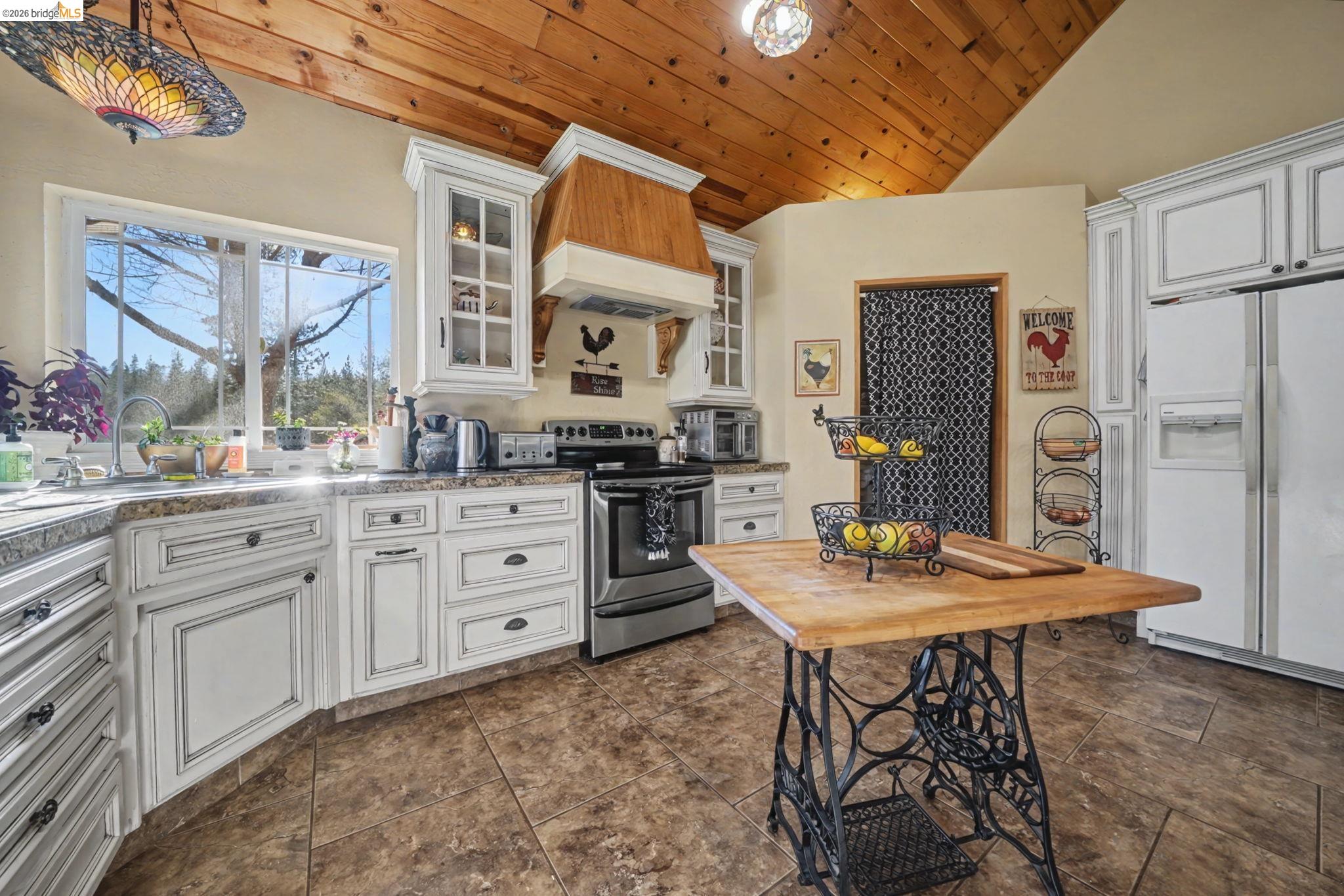 Detail Gallery Image 16 of 60 For 6145 Swiss Ranch Rd, Mountain Ranch,  CA 95246 - 5 Beds | 3 Baths