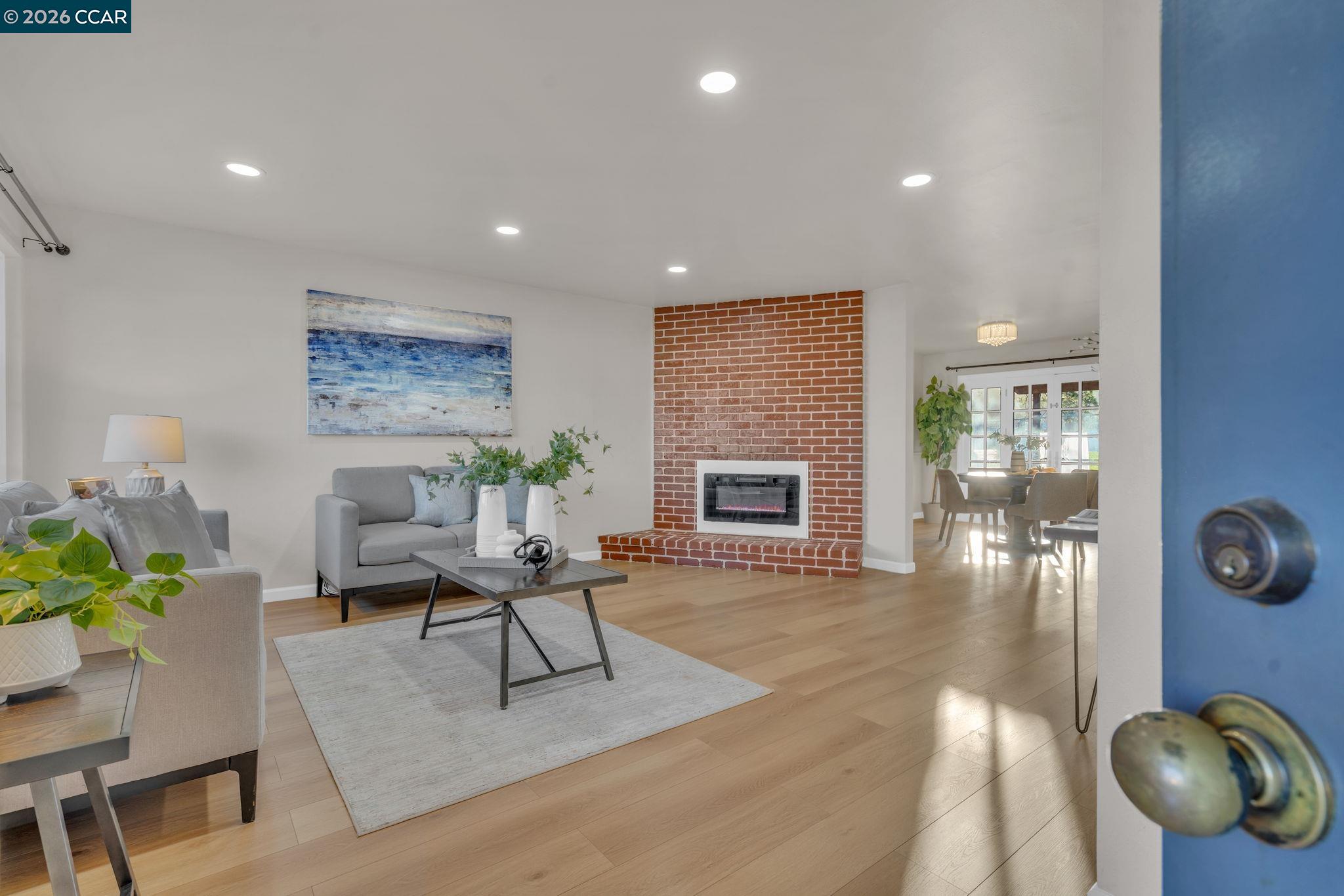 Detail Gallery Image 3 of 44 For 7472 Blue Fox Way, San Ramon,  CA 94583 - 3 Beds | 2 Baths