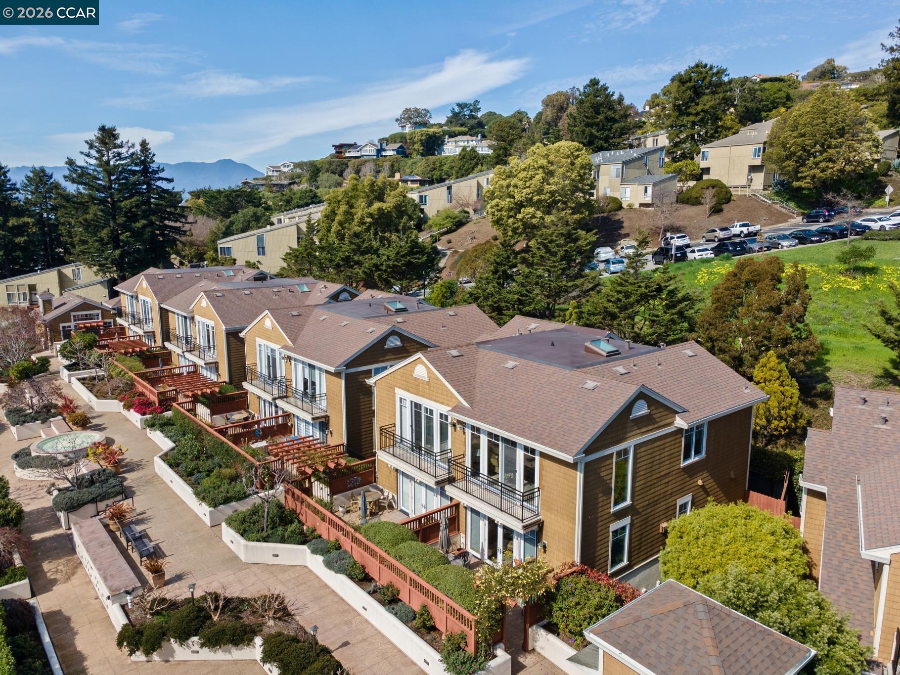 Detail Gallery Image 2 of 60 For 70 Neds Way, Tiburon,  CA 94920 - 2 Beds | 2/1 Baths