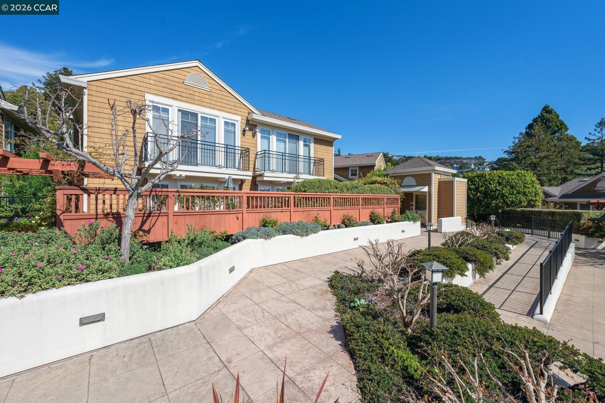 Detail Gallery Image 12 of 60 For 70 Neds Way, Tiburon,  CA 94920 - 2 Beds | 2/1 Baths