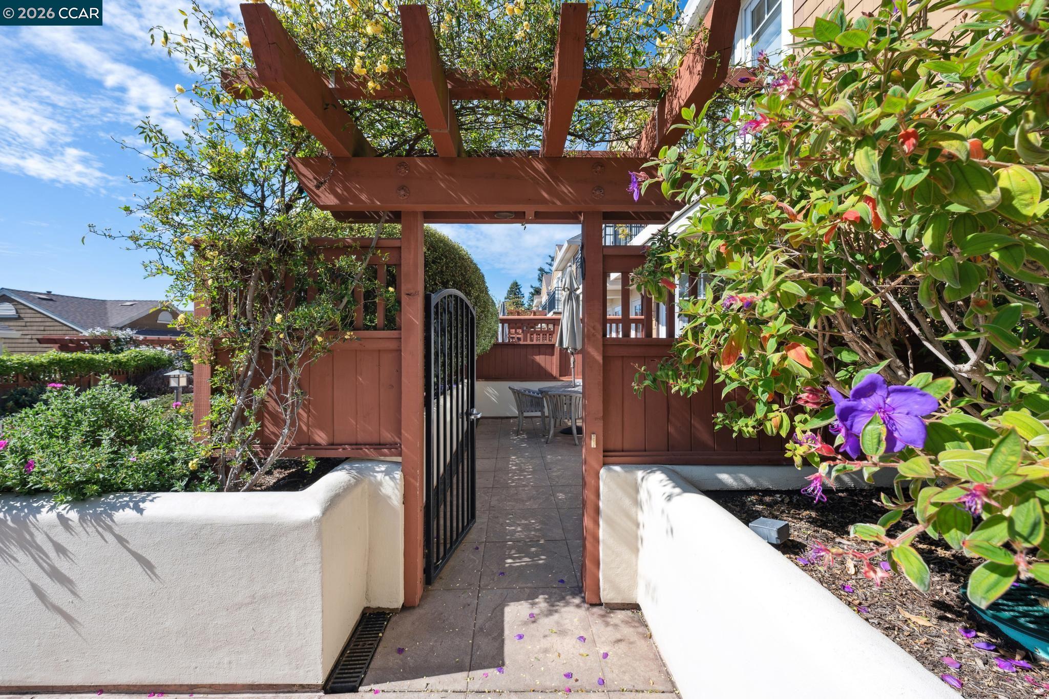 Detail Gallery Image 15 of 60 For 70 Neds Way, Tiburon,  CA 94920 - 2 Beds | 2/1 Baths