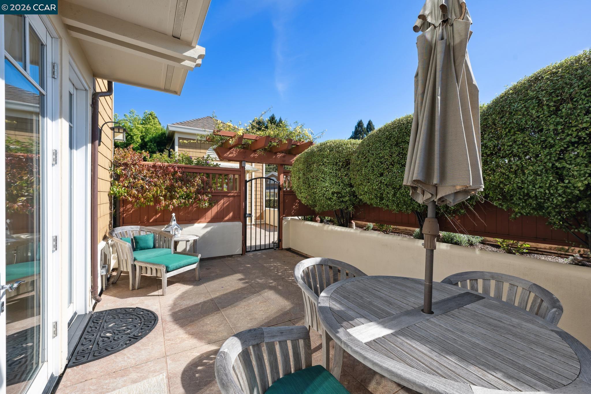 Detail Gallery Image 20 of 60 For 70 Neds Way, Tiburon,  CA 94920 - 2 Beds | 2/1 Baths