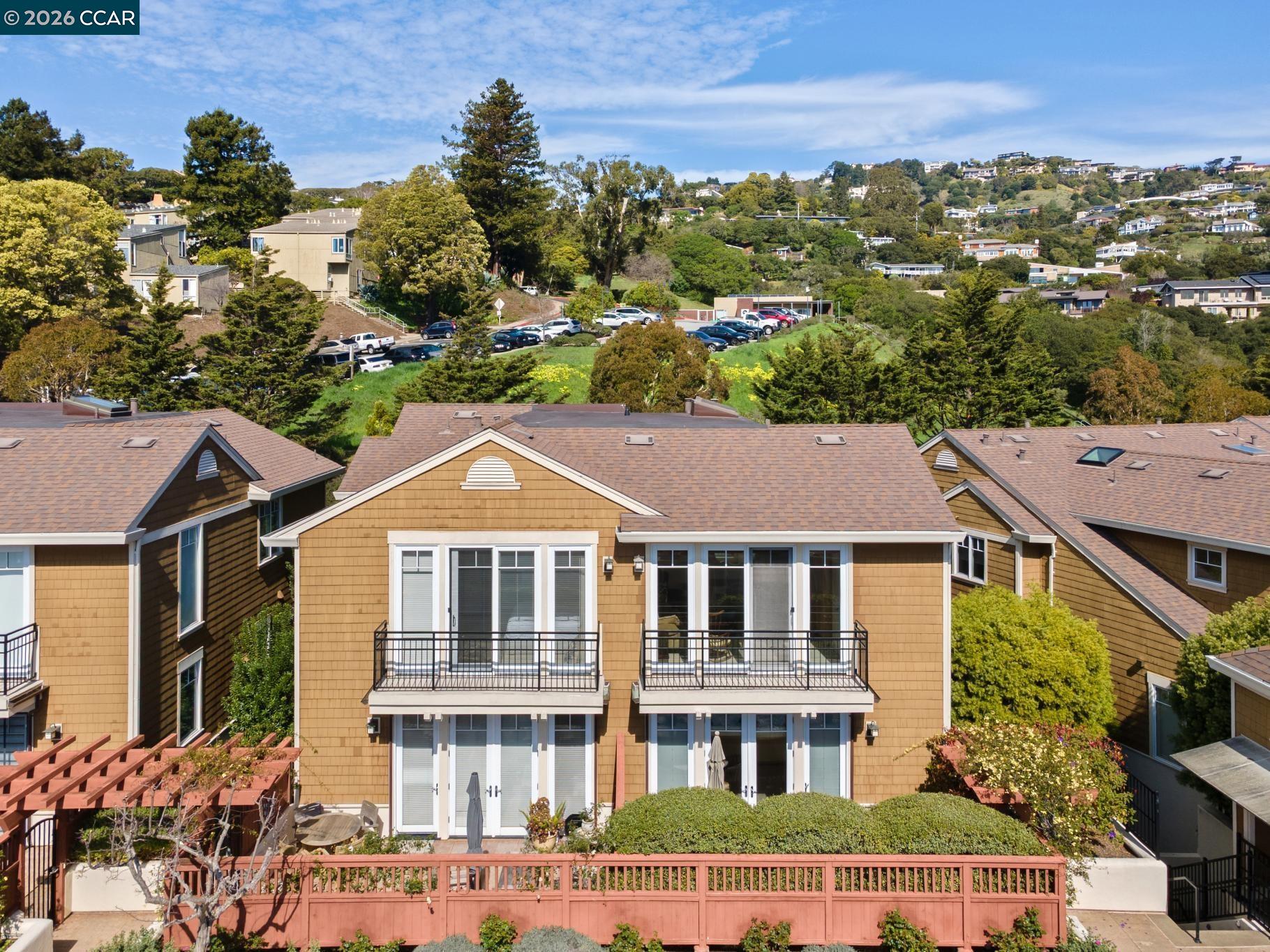 Detail Gallery Image 3 of 60 For 70 Neds Way, Tiburon,  CA 94920 - 2 Beds | 2/1 Baths