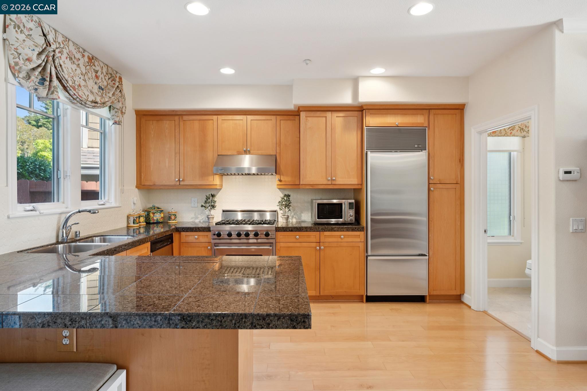 Detail Gallery Image 30 of 60 For 70 Neds Way, Tiburon,  CA 94920 - 2 Beds | 2/1 Baths