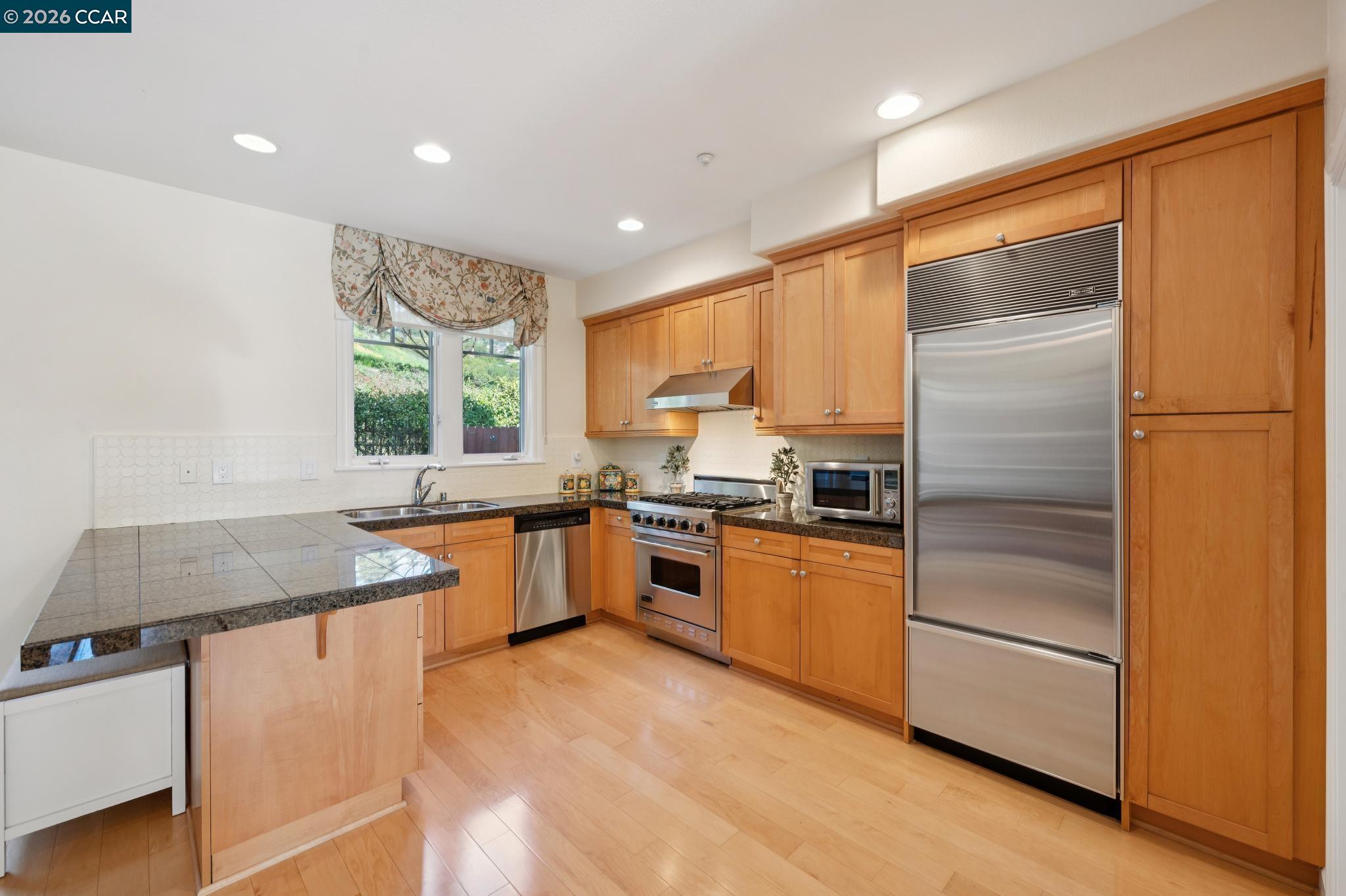 Detail Gallery Image 31 of 60 For 70 Neds Way, Tiburon,  CA 94920 - 2 Beds | 2/1 Baths