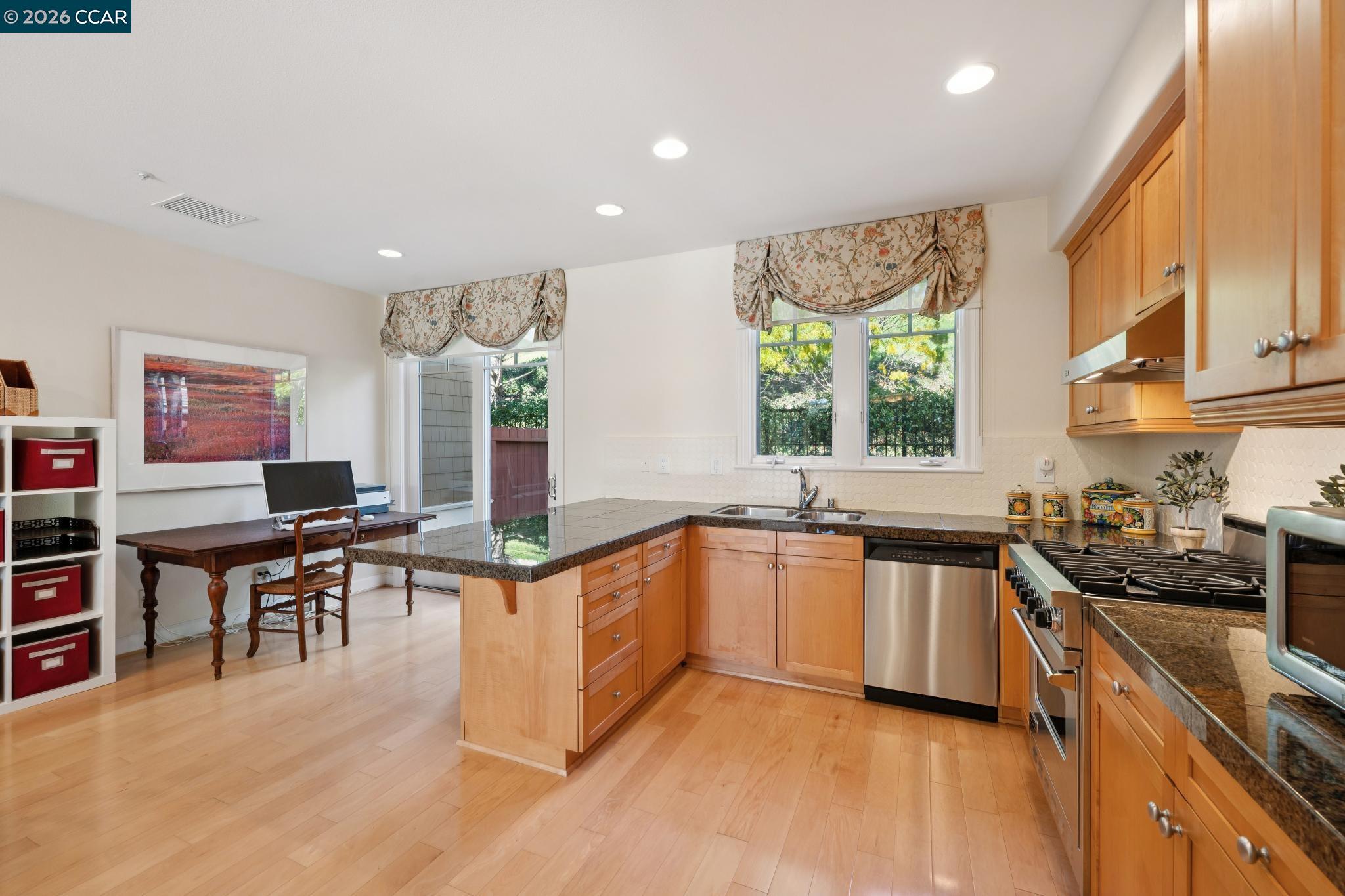 Detail Gallery Image 32 of 60 For 70 Neds Way, Tiburon,  CA 94920 - 2 Beds | 2/1 Baths