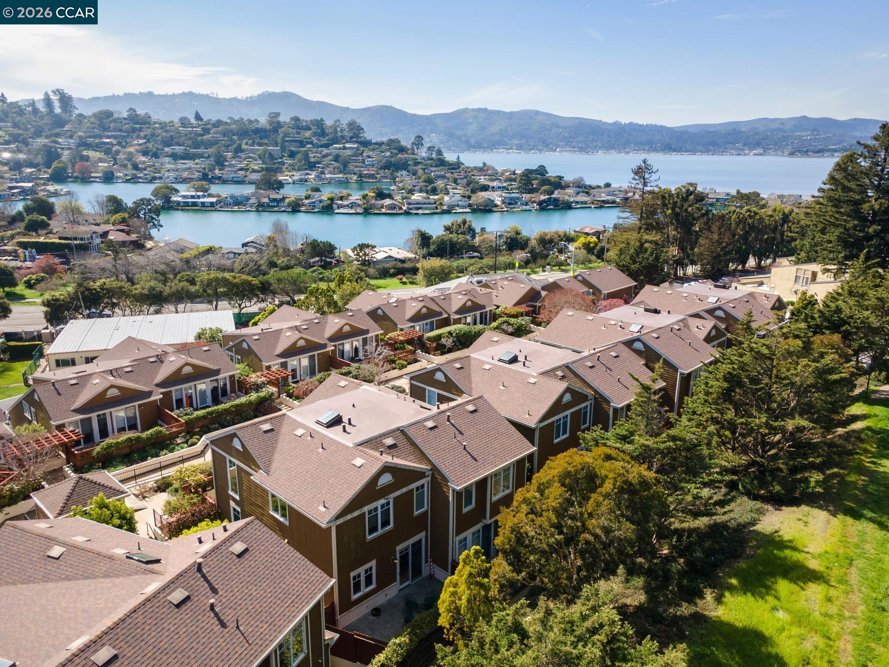 Detail Gallery Image 6 of 60 For 70 Neds Way, Tiburon,  CA 94920 - 2 Beds | 2/1 Baths