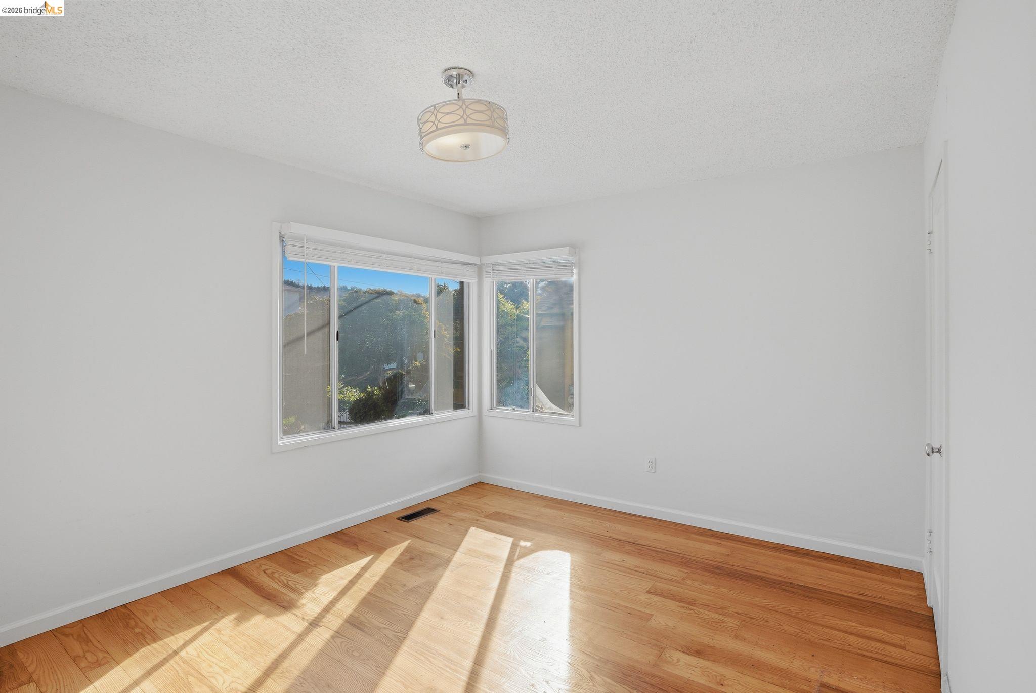 Detail Gallery Image 11 of 25 For 535 Norvell St, El Cerrito,  CA 94530 - 3 Beds | 1 Baths