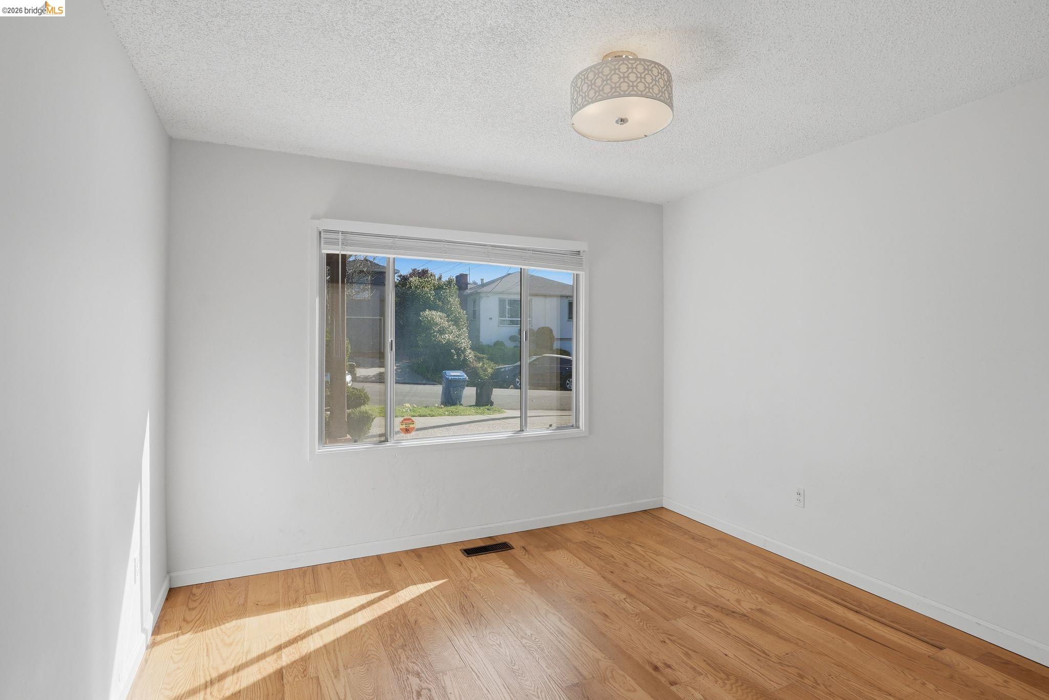 Detail Gallery Image 9 of 25 For 535 Norvell St, El Cerrito,  CA 94530 - 3 Beds | 1 Baths