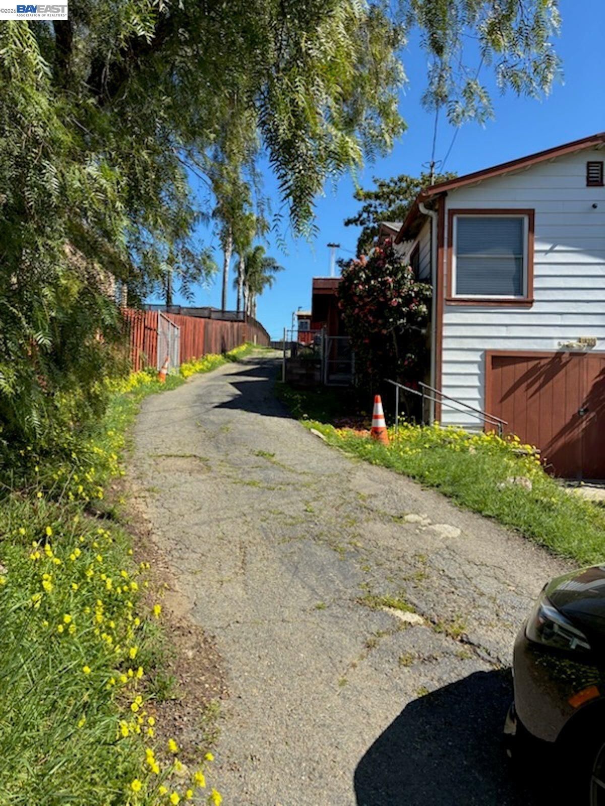 Detail Gallery Image 2 of 2 For 18320 Pepper St, Castro Valley,  CA 94546 - 4 Beds | 2 Baths