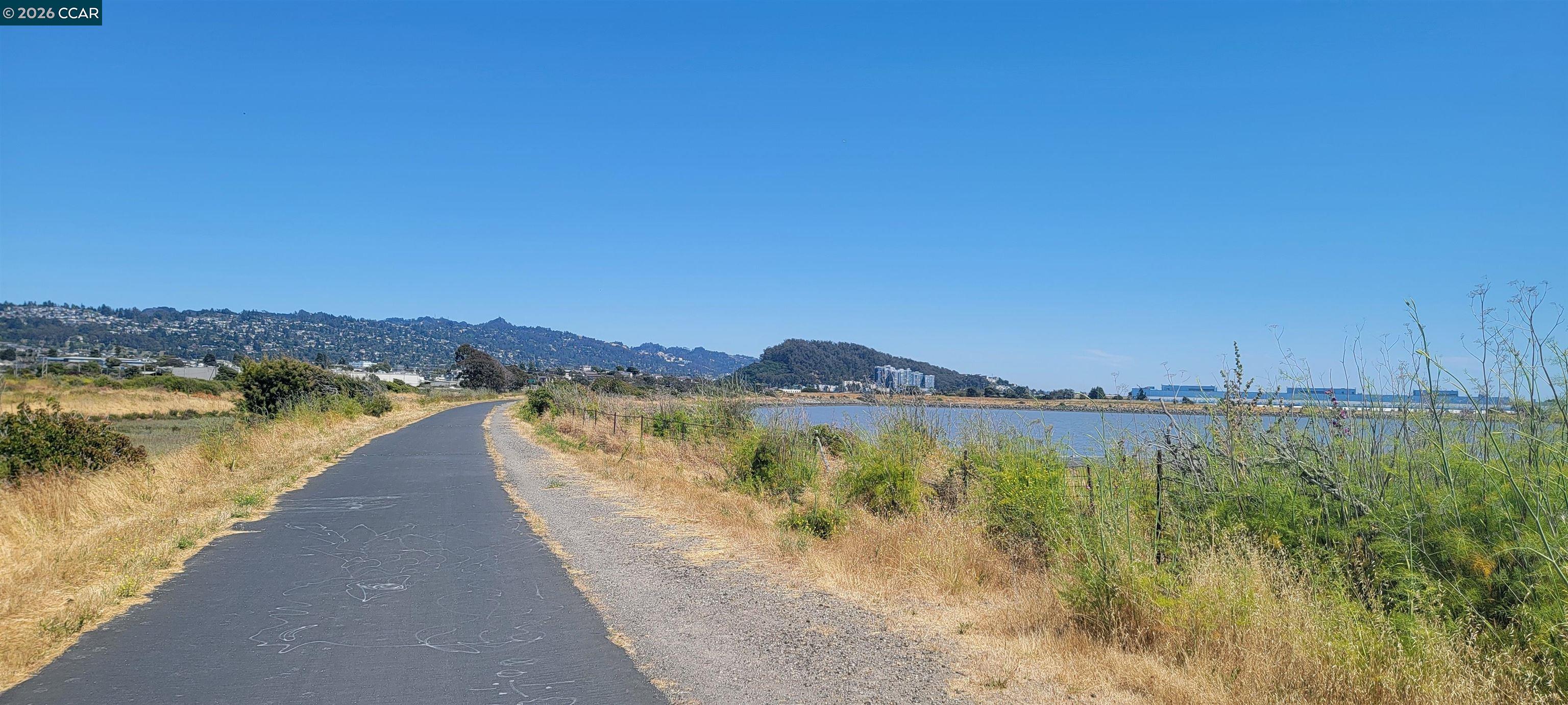 Detail Gallery Image 12 of 14 For 4800 Bayview Ave Apt B,  Richmond,  CA 94804 - 3 Beds | 1 Baths