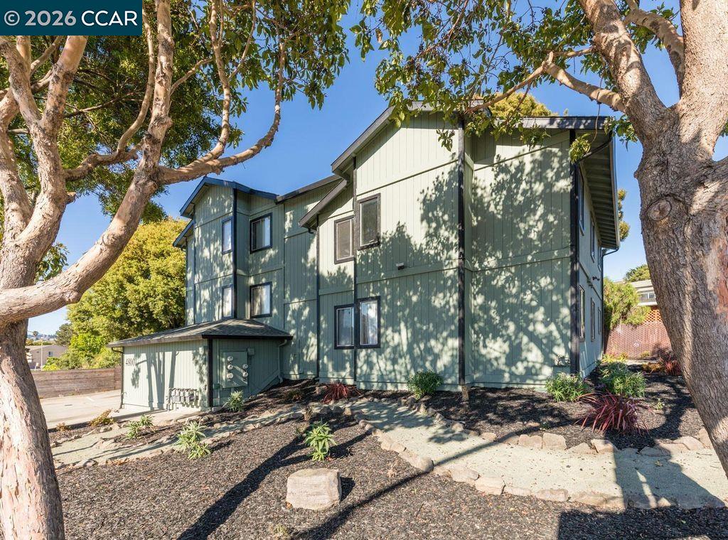 Detail Gallery Image 5 of 14 For 4800 Bayview Ave Apt B,  Richmond,  CA 94804 - 3 Beds | 1 Baths