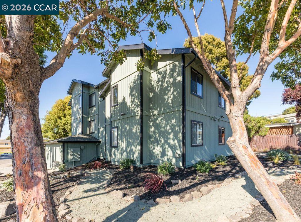 Detail Gallery Image 6 of 14 For 4800 Bayview Ave Apt B,  Richmond,  CA 94804 - 3 Beds | 1 Baths