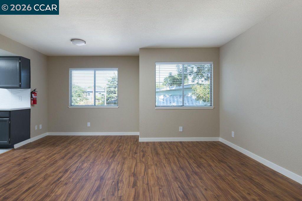 Detail Gallery Image 10 of 14 For 4800 Bayview Ave Apt B,  Richmond,  CA 94804 - 3 Beds | 1 Baths