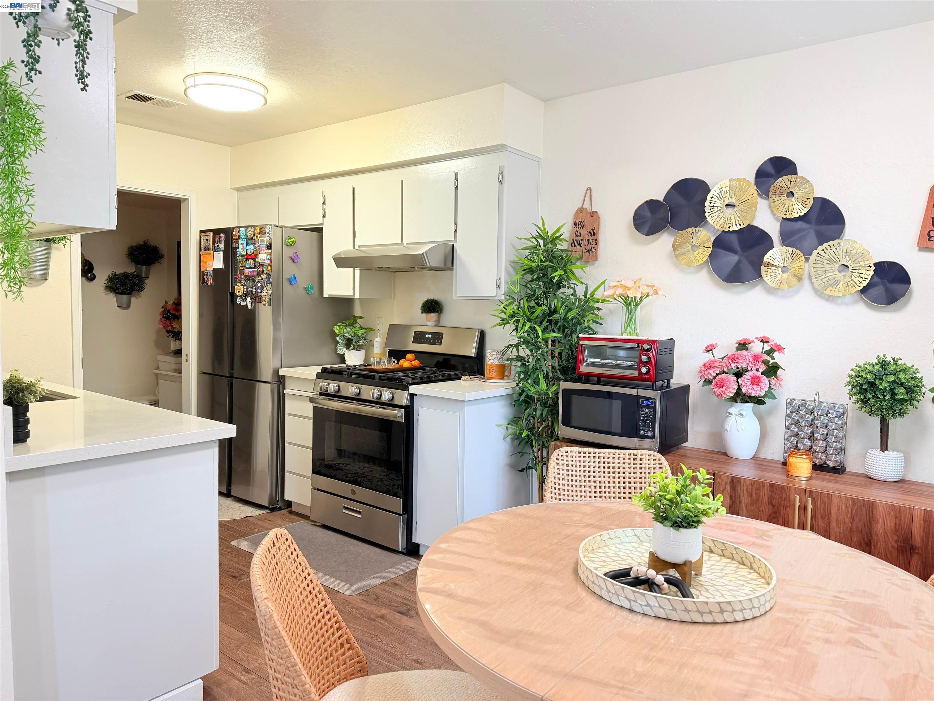 Detail Gallery Image 7 of 25 For 38533 Vancouver Cmn, Fremont,  CA 94536 - 2 Beds | 1/1 Baths