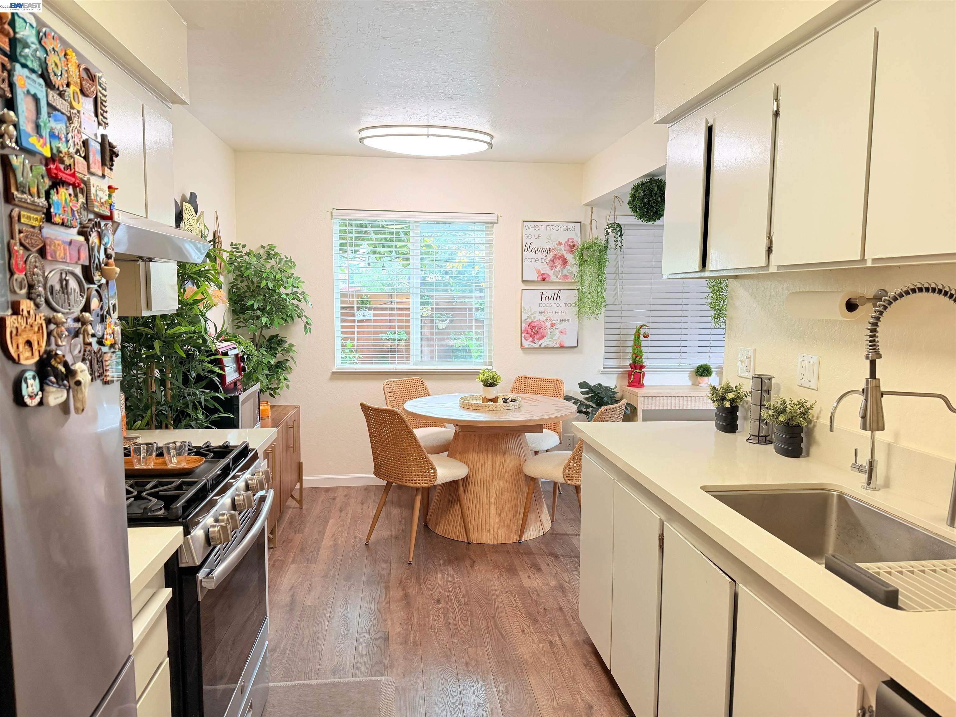 Detail Gallery Image 8 of 25 For 38533 Vancouver Cmn, Fremont,  CA 94536 - 2 Beds | 1/1 Baths