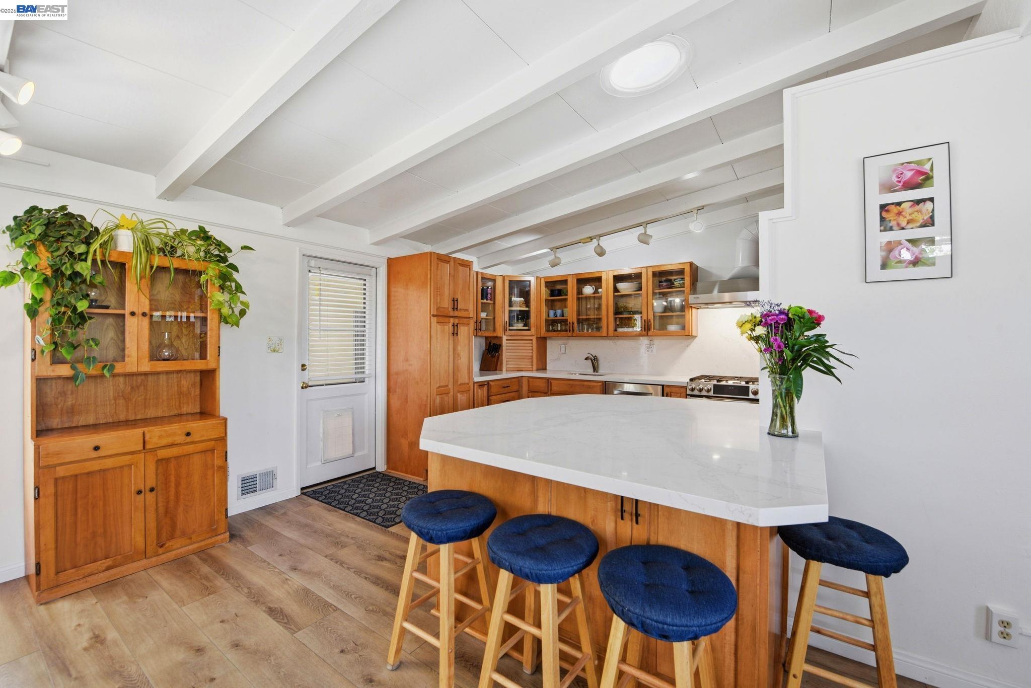 Detail Gallery Image 6 of 22 For 4756 Beechwood Ave, Fremont,  CA 94536 - 3 Beds | 2 Baths