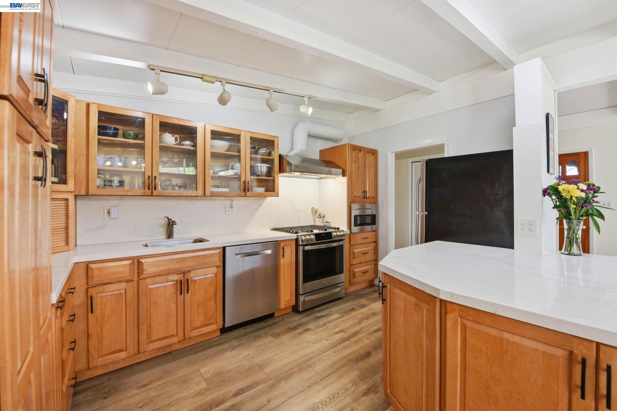 Detail Gallery Image 7 of 22 For 4756 Beechwood Ave, Fremont,  CA 94536 - 3 Beds | 2 Baths