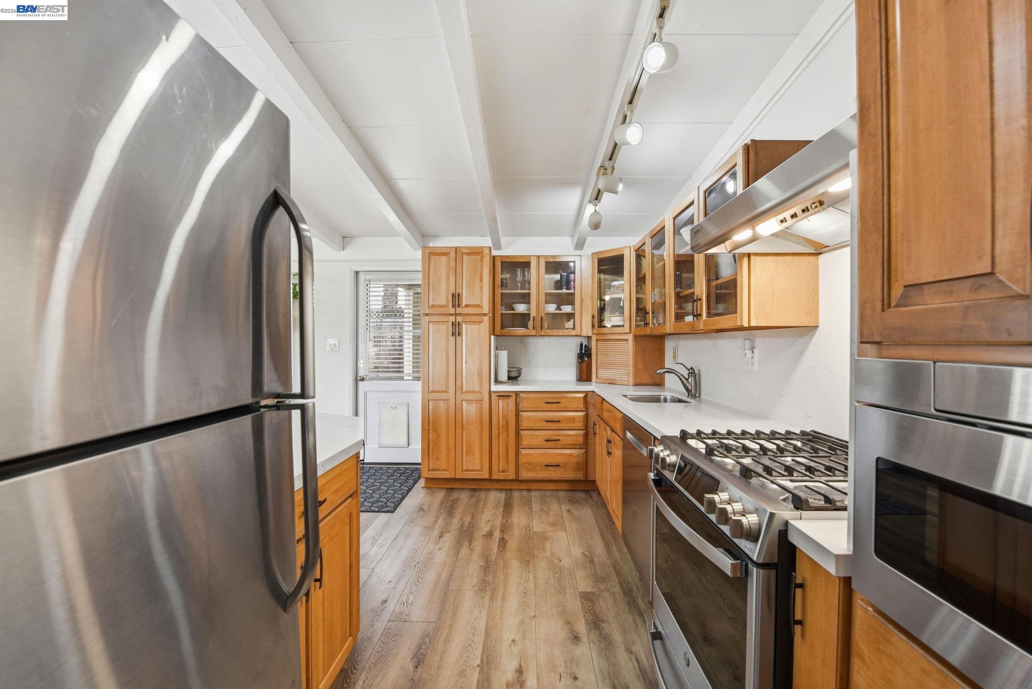 Detail Gallery Image 9 of 22 For 4756 Beechwood Ave, Fremont,  CA 94536 - 3 Beds | 2 Baths