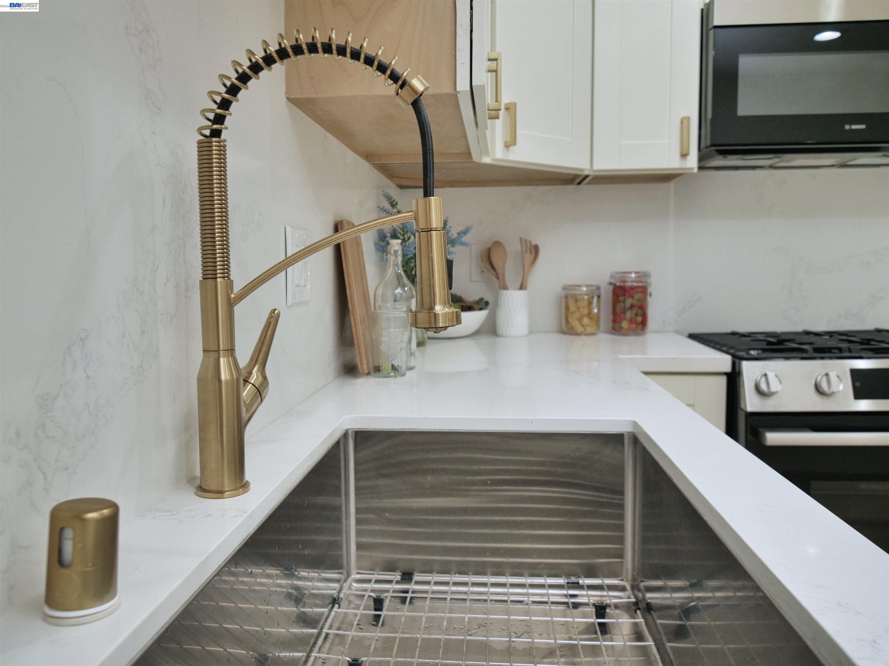 Detail Gallery Image 26 of 36 For 415 Berkeley Park Blvd, Kensington,  CA 94706 - 5 Beds | 2 Baths