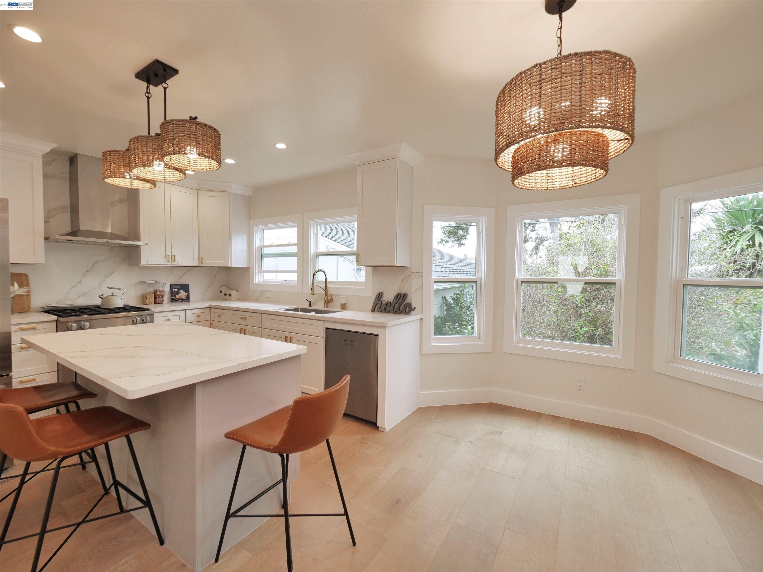 Detail Gallery Image 9 of 36 For 415 Berkeley Park Blvd, Kensington,  CA 94706 - 5 Beds | 2 Baths