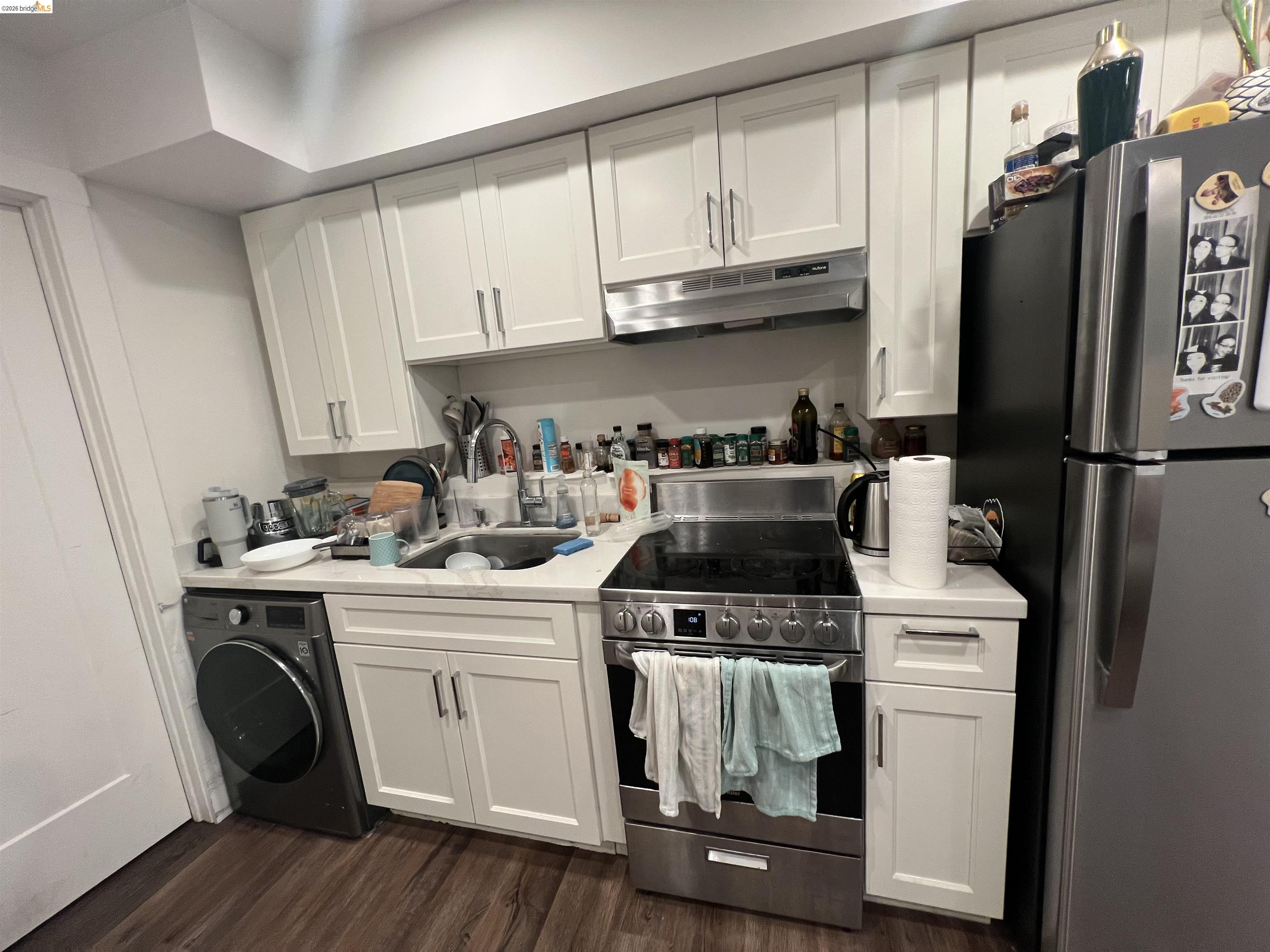 Detail Gallery Image 2 of 8 For 2718 Durant Ave #C,  Berkeley,  CA 94704-1725 - 3 Beds | 1 Baths