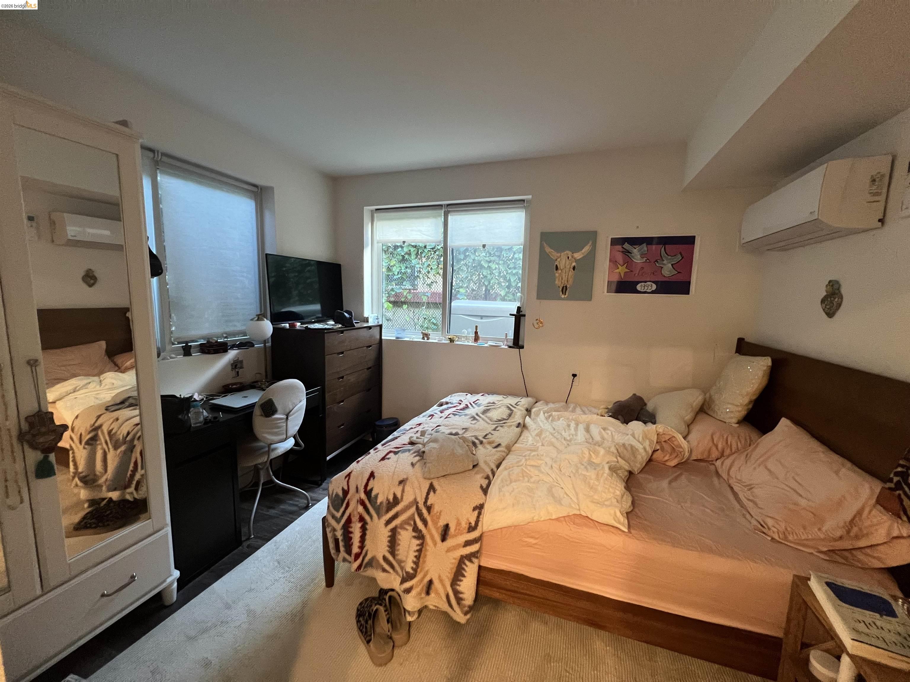 Detail Gallery Image 3 of 8 For 2718 Durant Ave #C,  Berkeley,  CA 94704-1725 - 3 Beds | 1 Baths