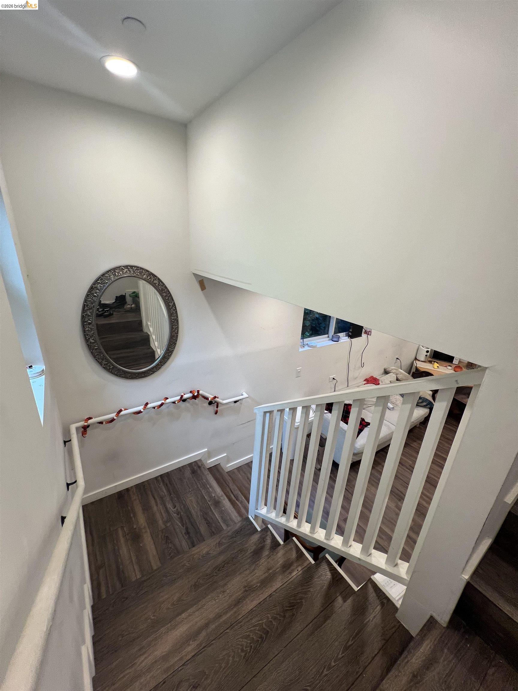 Detail Gallery Image 4 of 8 For 2718 Durant Ave #C,  Berkeley,  CA 94704-1725 - 3 Beds | 1 Baths