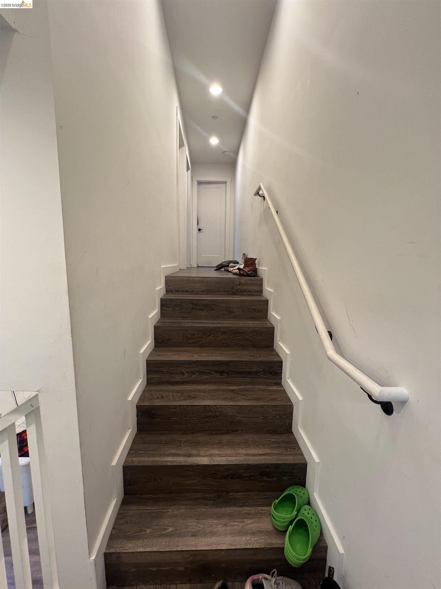 Detail Gallery Image 5 of 8 For 2718 Durant Ave #C,  Berkeley,  CA 94704-1725 - 3 Beds | 1 Baths