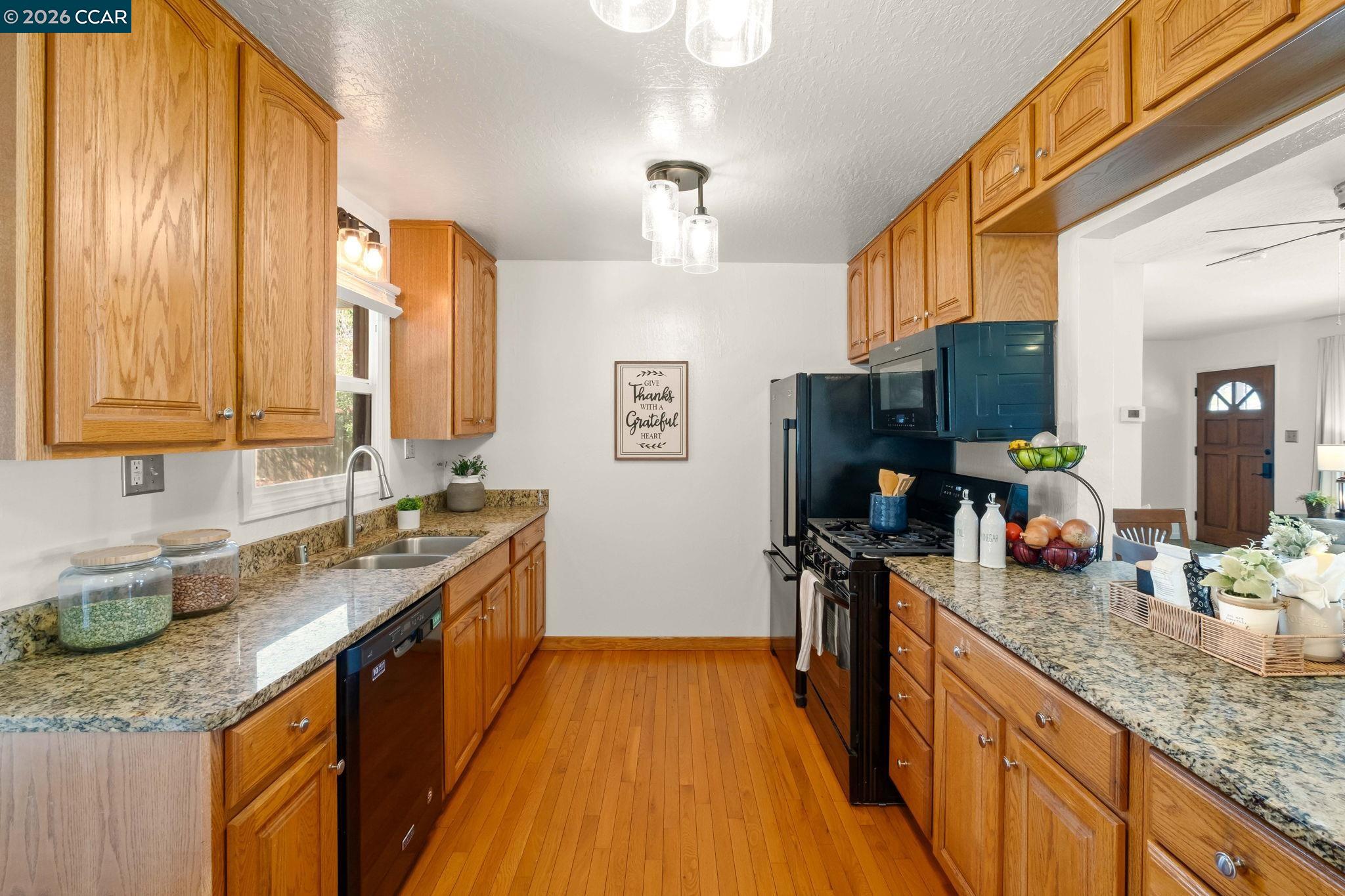 Detail Gallery Image 12 of 44 For 5070 Bonwell Dr, Concord,  CA 94521 - 3 Beds | 1 Baths