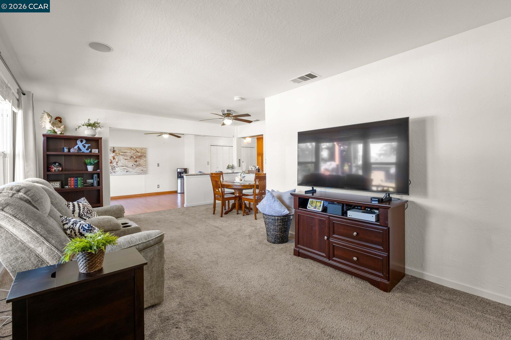 Detail Gallery Image 5 of 44 For 5070 Bonwell Dr, Concord,  CA 94521 - 3 Beds | 1 Baths