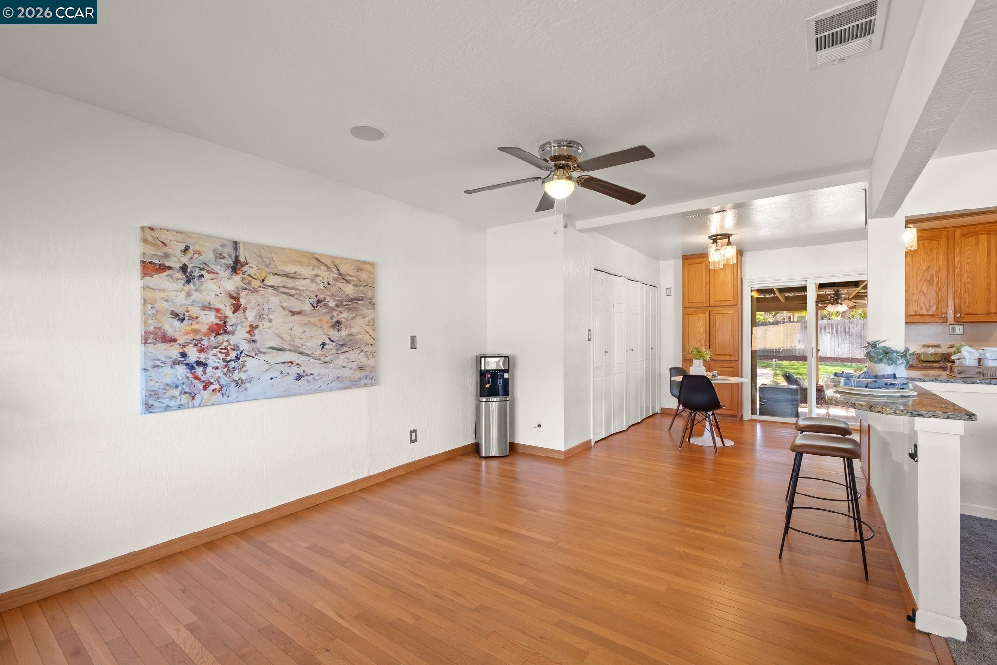 Detail Gallery Image 8 of 44 For 5070 Bonwell Dr, Concord,  CA 94521 - 3 Beds | 1 Baths